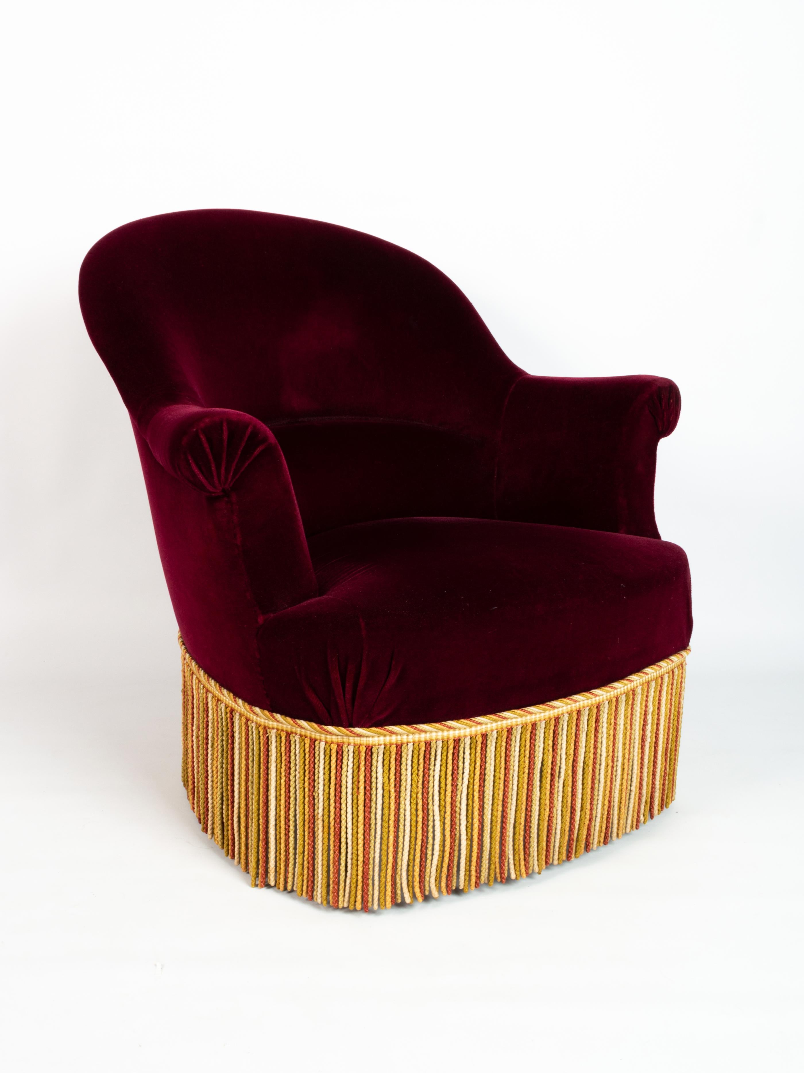 Antiker französischer napoleonischer III.-Sessel und Fußhocker aus dem 19. Jahrhundert mit Stierfransen im Angebot 1