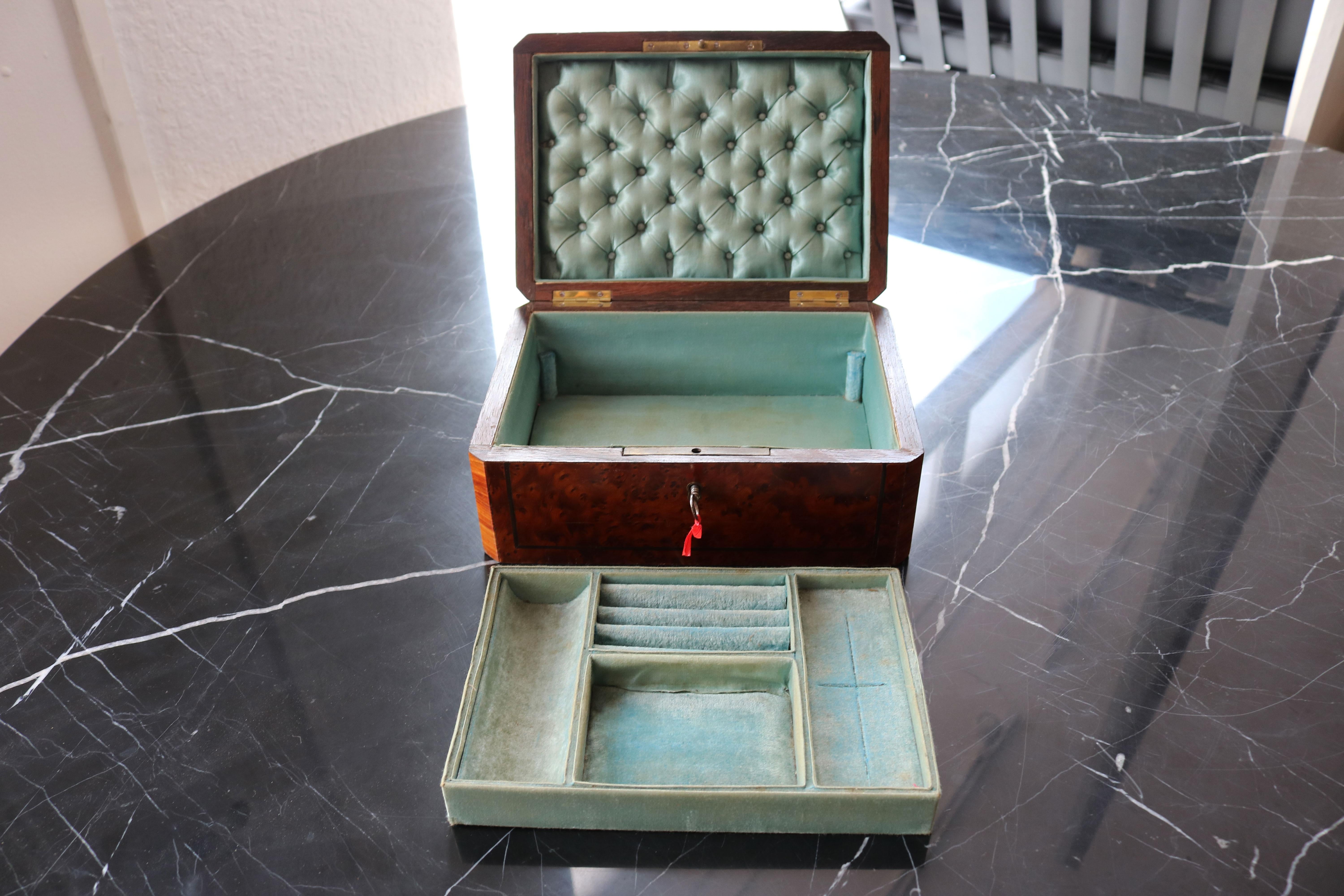 Antique French 19th Century Napoleon III Jewelry Box Inlaid Brass Pearl Thuya In Good Condition In Ijzendijke, NL