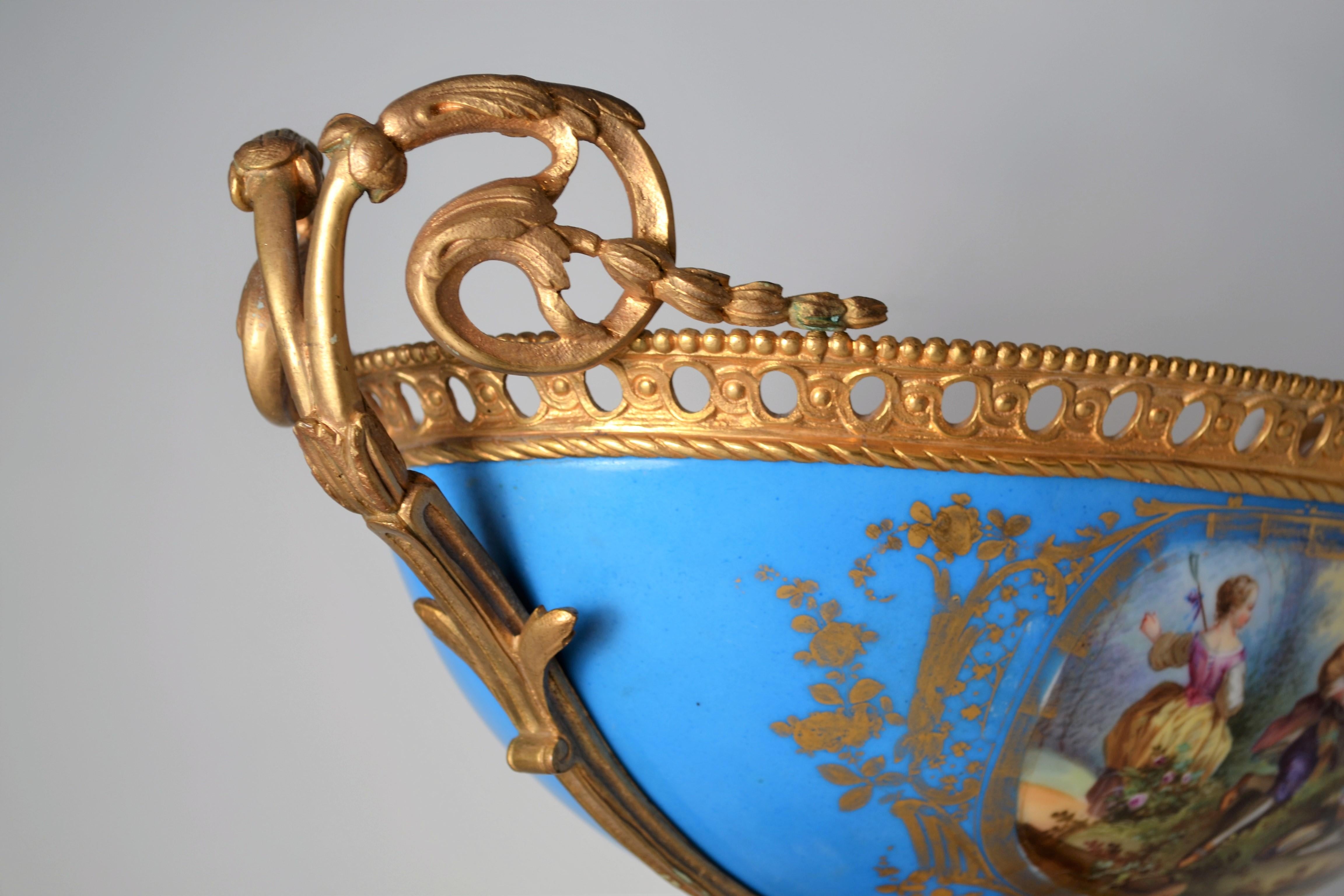 Antique French 19th Century Napoleon III Sevres Centerpiece In Good Condition For Sale In New Orleans, LA