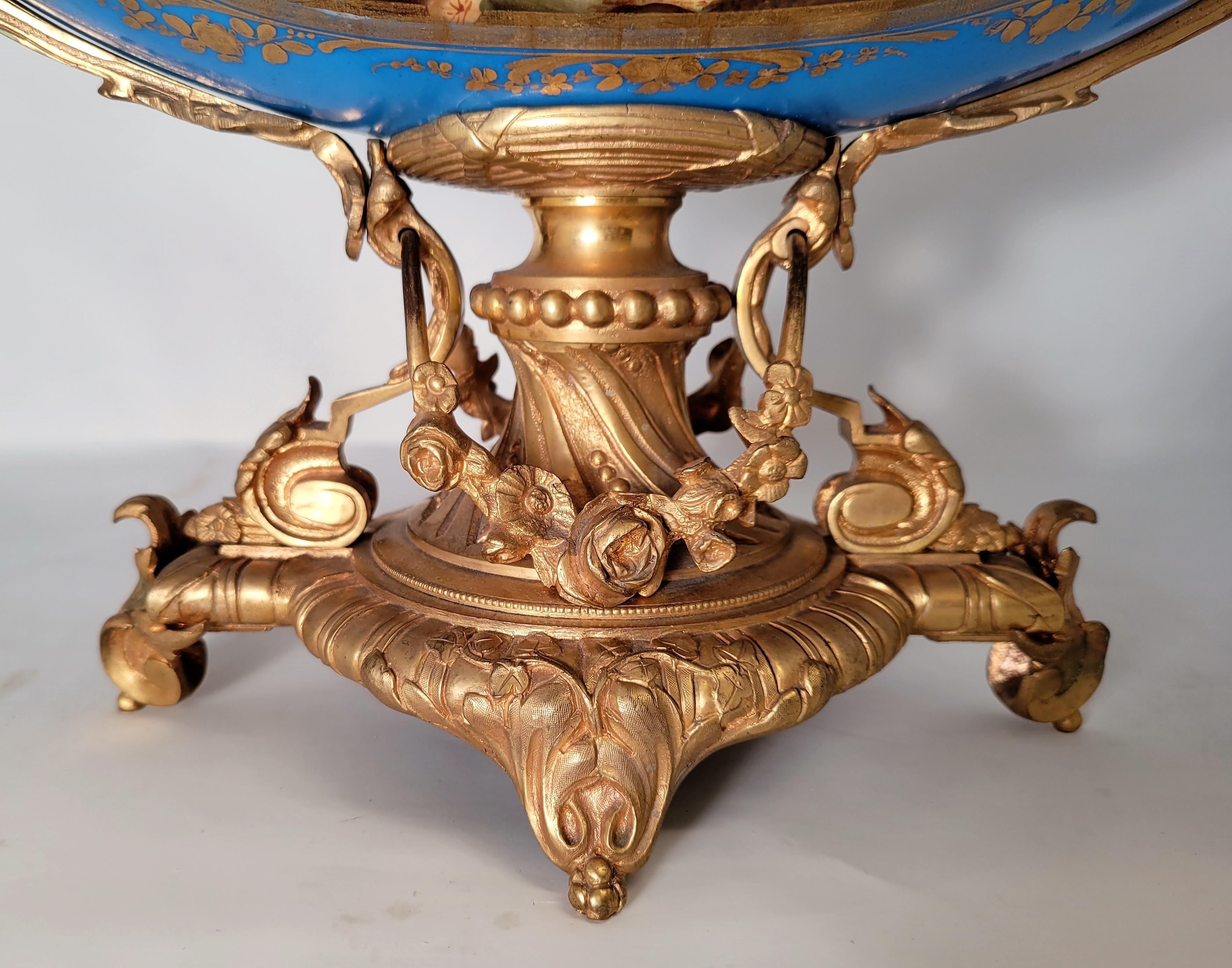Centre de table antique français du 19ème siècle Napoléon III Sèvres Bon état - En vente à New Orleans, LA