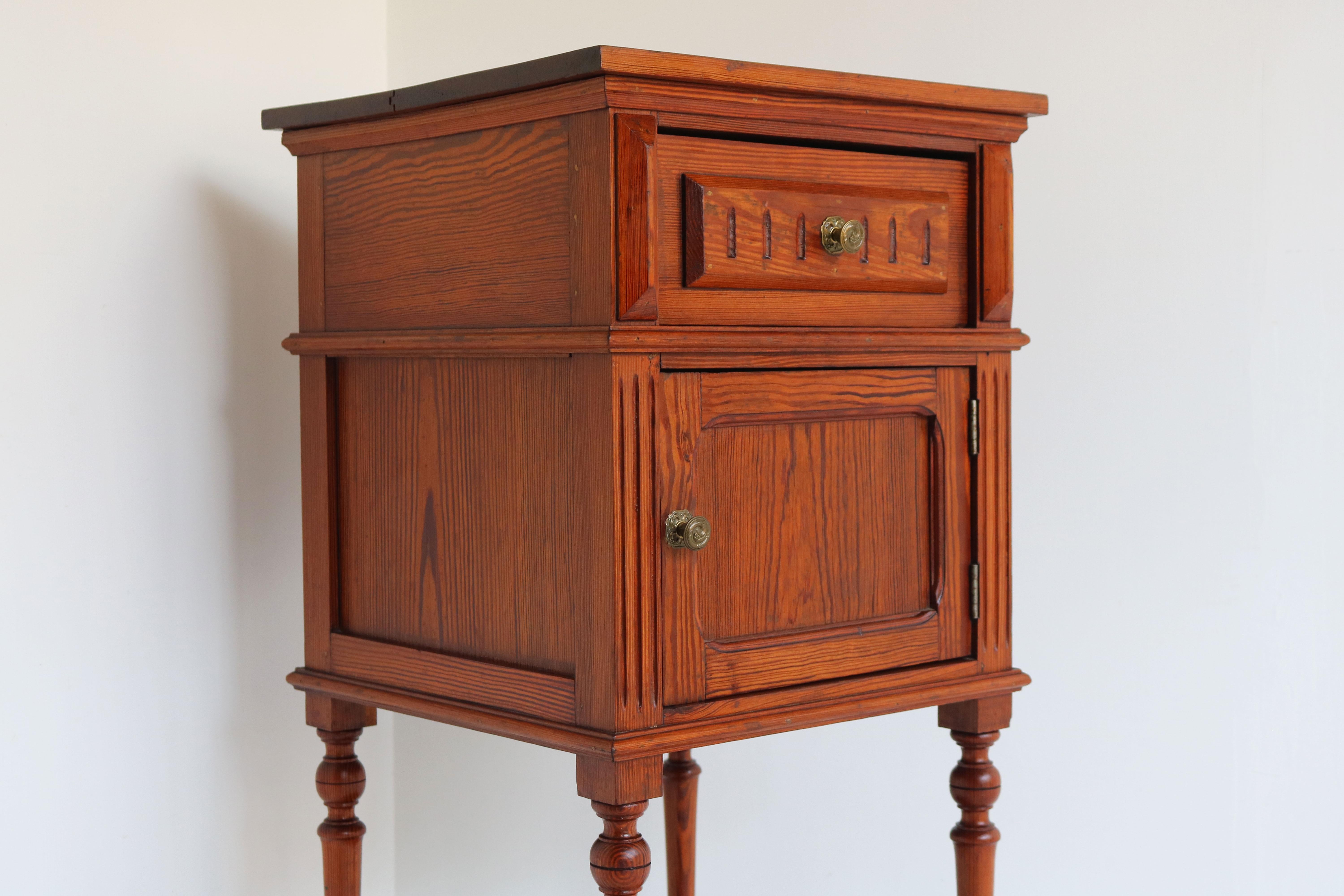 Amazing Craftsmanship & quality ! This Antique French 19th century night stand / bedside table made out of solid Pitchpine.
Amazing styled piece with hand-carved decorations and long detailed legs. 
The cabinet has 1 drawer, 1 door with storage &