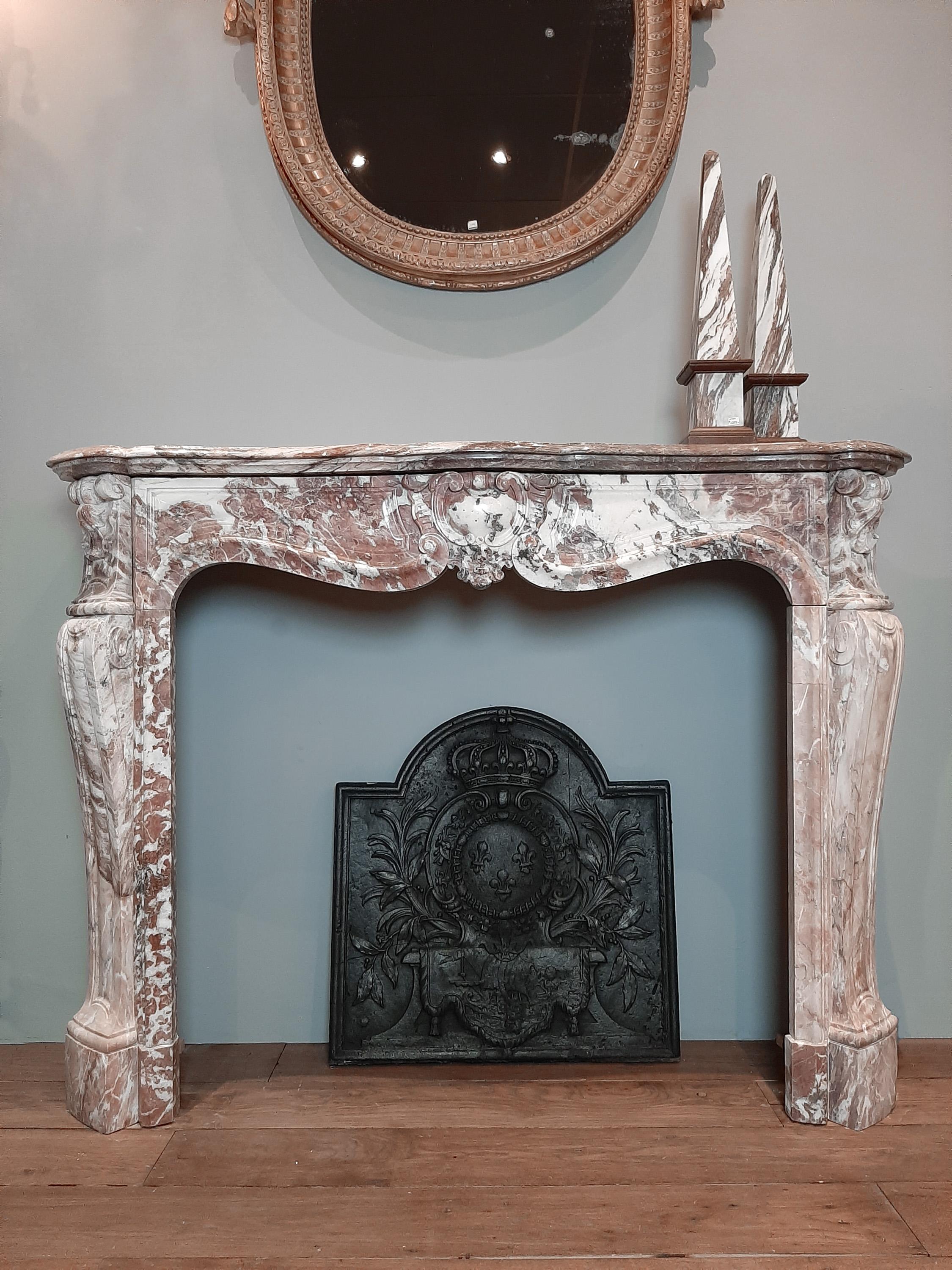 Antique French trois coquilles fireplace in pink and white color tones. This mantel (fireplace) piece gets it's lovely coloring from the Violet de Villette marble.

Dimensions: H 111 x W 142 x D 40 cm
Inside dimensions: H 90 x W 102 cm.