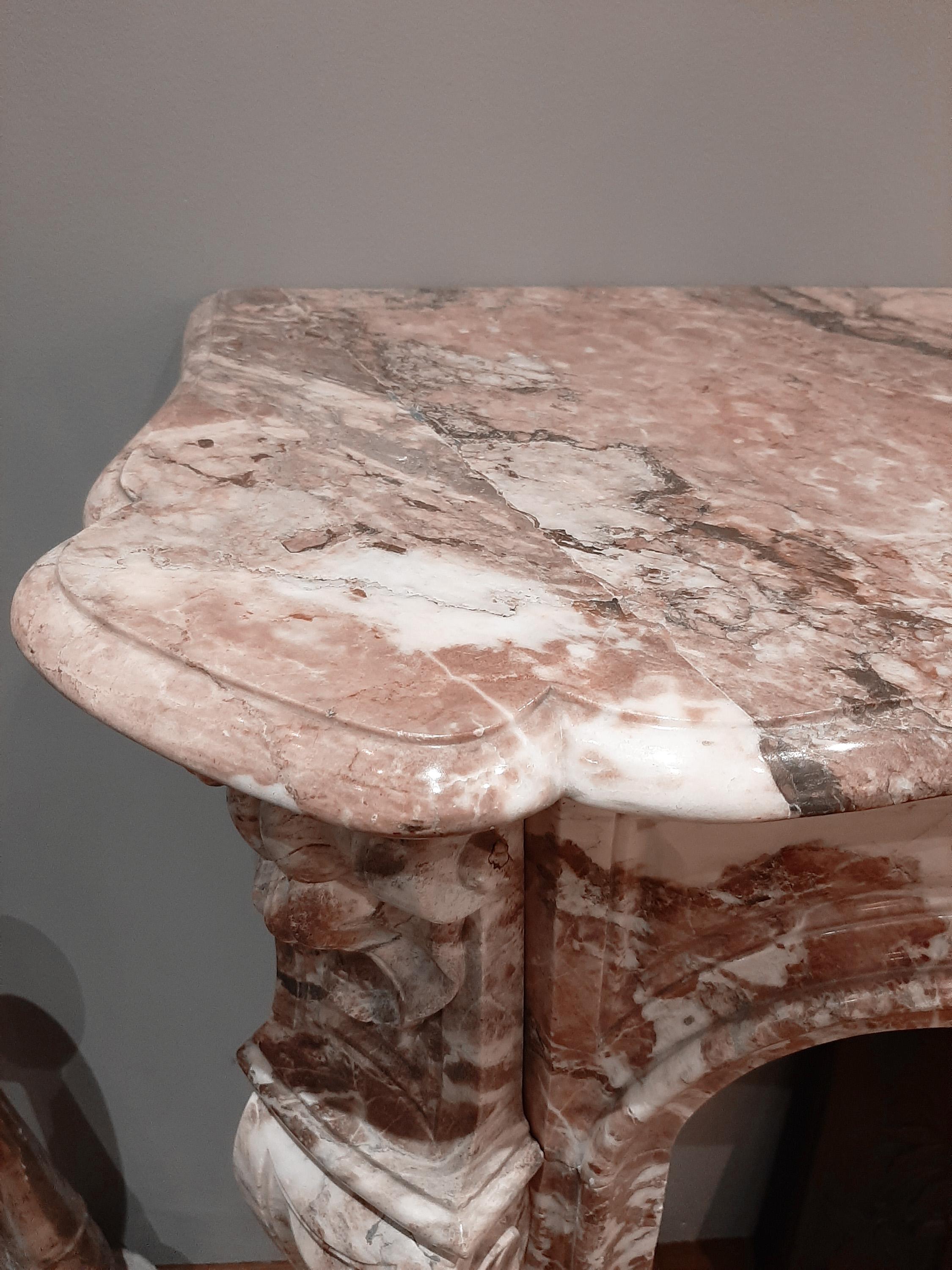 Antiker französischer Kaminsims aus rosa Marmor des 19. Jahrhunderts im Angebot 4