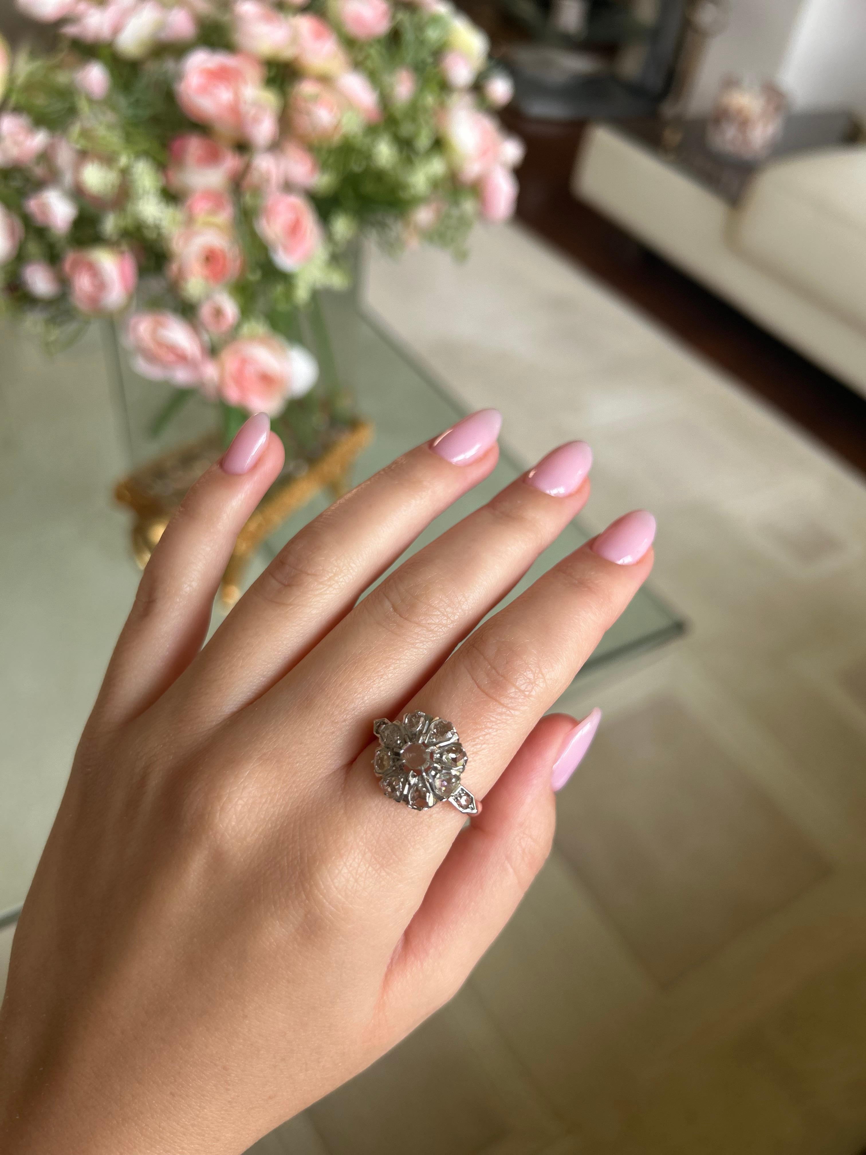 Antiker französischer Blumen-Cluster-Ring mit Diamant im Rosenschliff aus dem 19. Jahrhundert im Angebot 5