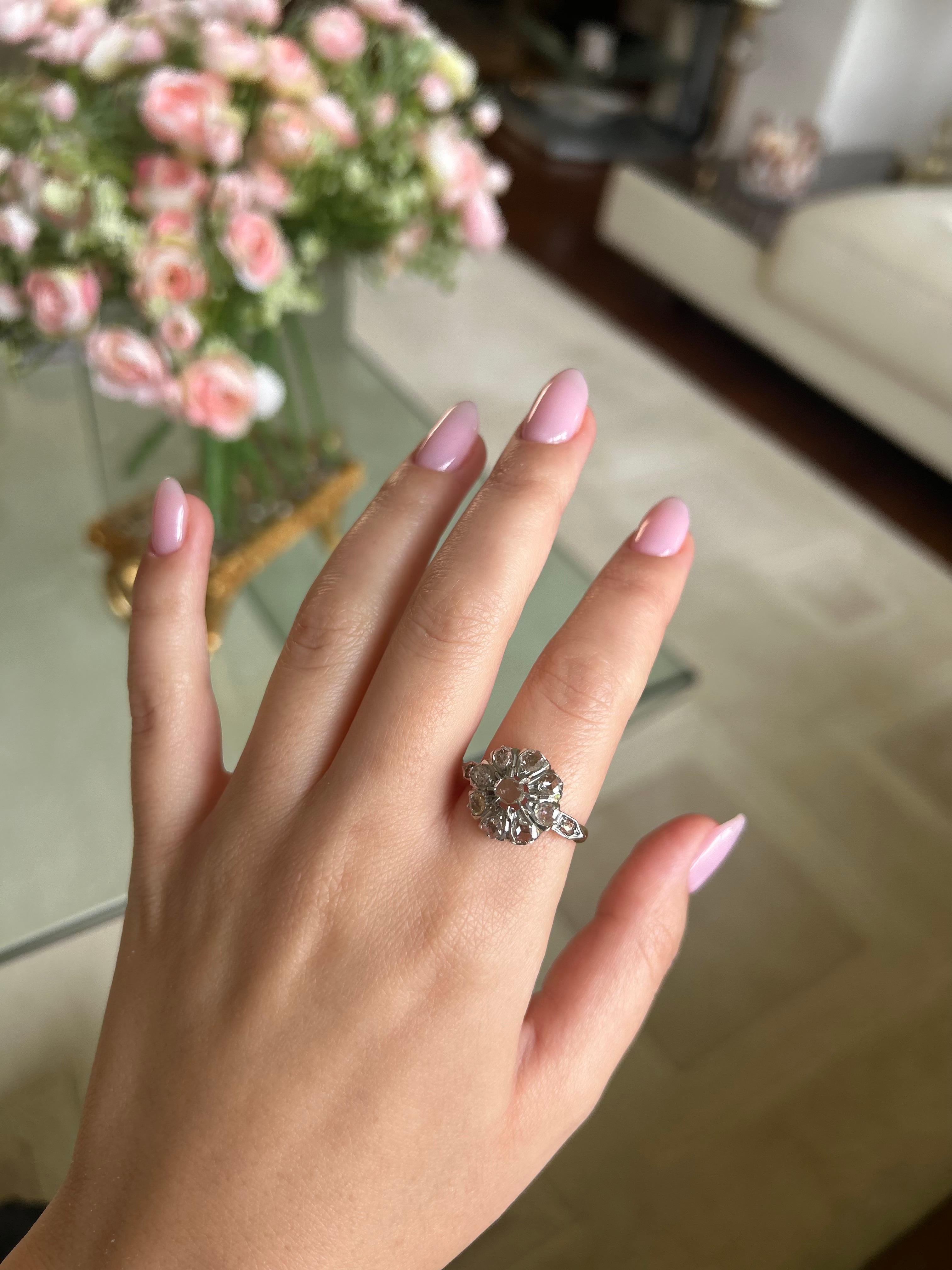 Antiker französischer Blumen-Cluster-Ring mit Diamant im Rosenschliff aus dem 19. Jahrhundert im Angebot 2