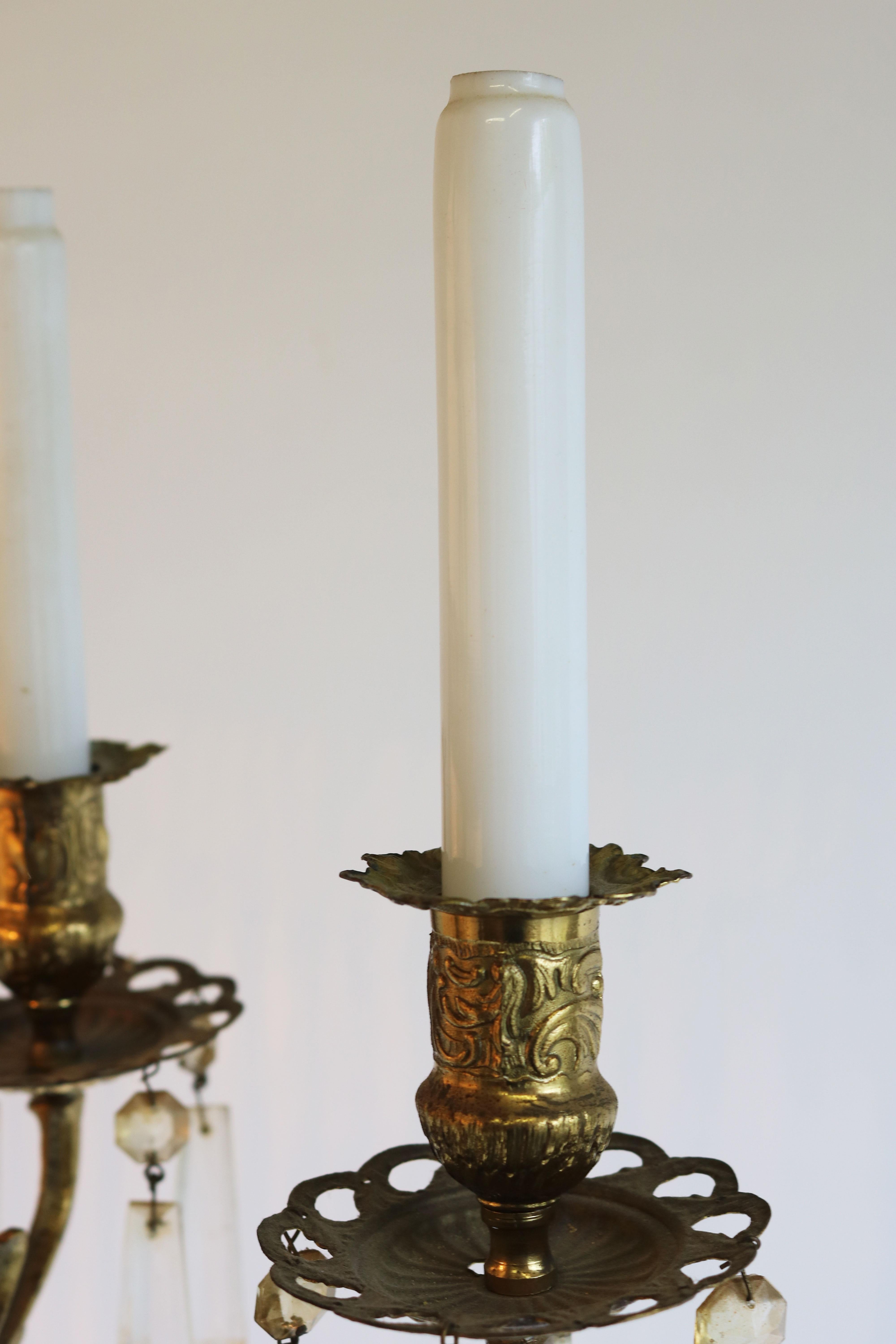 Ancienne lampe à huile française victorienne du XIXe siècle, lustre suspendu en laiton et opaline en vente 5
