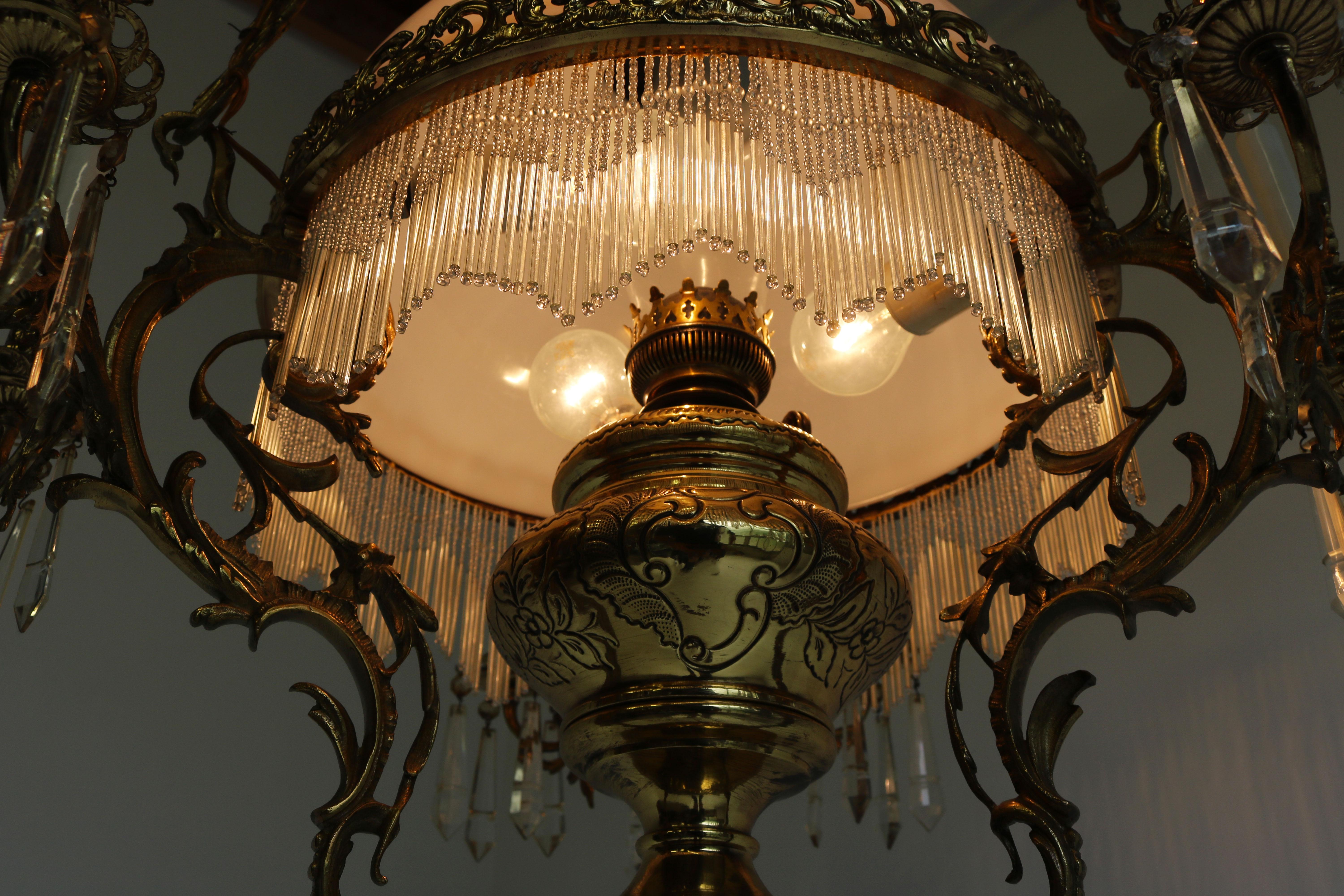 Ancienne lampe à huile française victorienne du XIXe siècle, lustre suspendu en laiton et opaline en vente 7