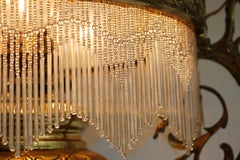 Antique French Siglo XIX Lámpara de Aceite Victoriana Candelabro de latón Opaline Colgante