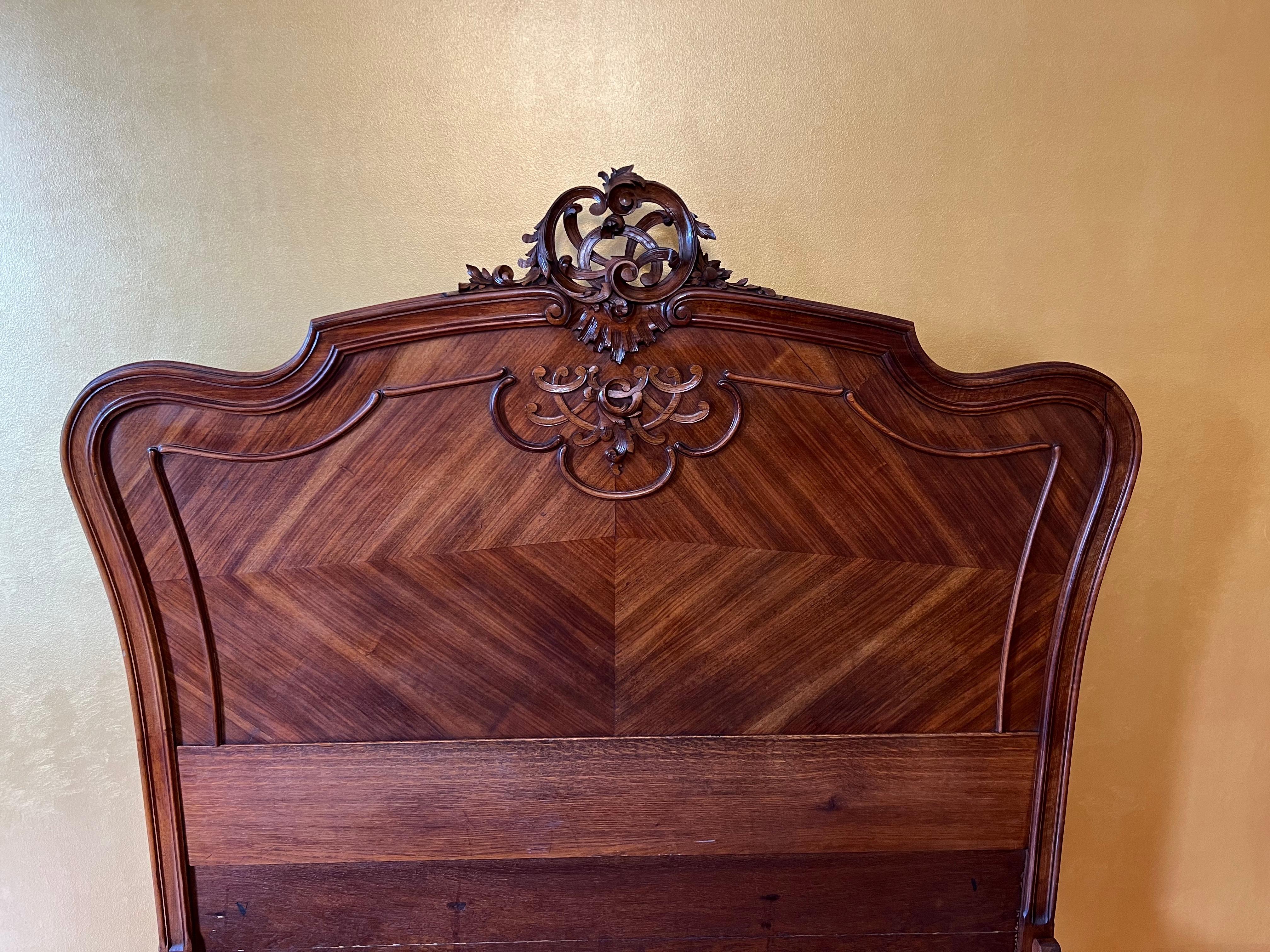 Spiral carving cutout detail to centre headboard, similar detailing to front headboard, turned shaped legs and carvings, checker design in wood on both front and back headboard, comes with slats. 

Size: Double Size

Circa: 19th