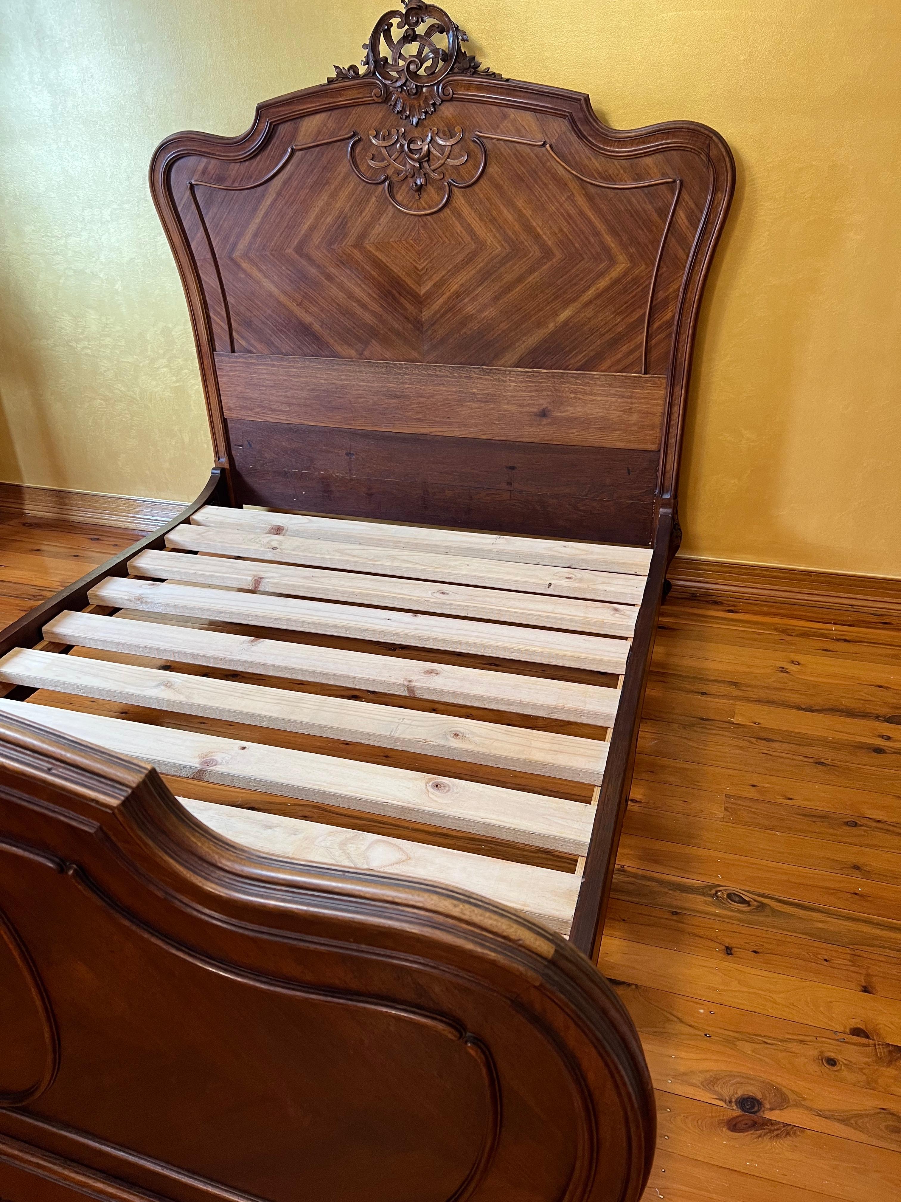 Antique French 19th Century Walnut Double Bed In Good Condition For Sale In EDENSOR PARK, NSW