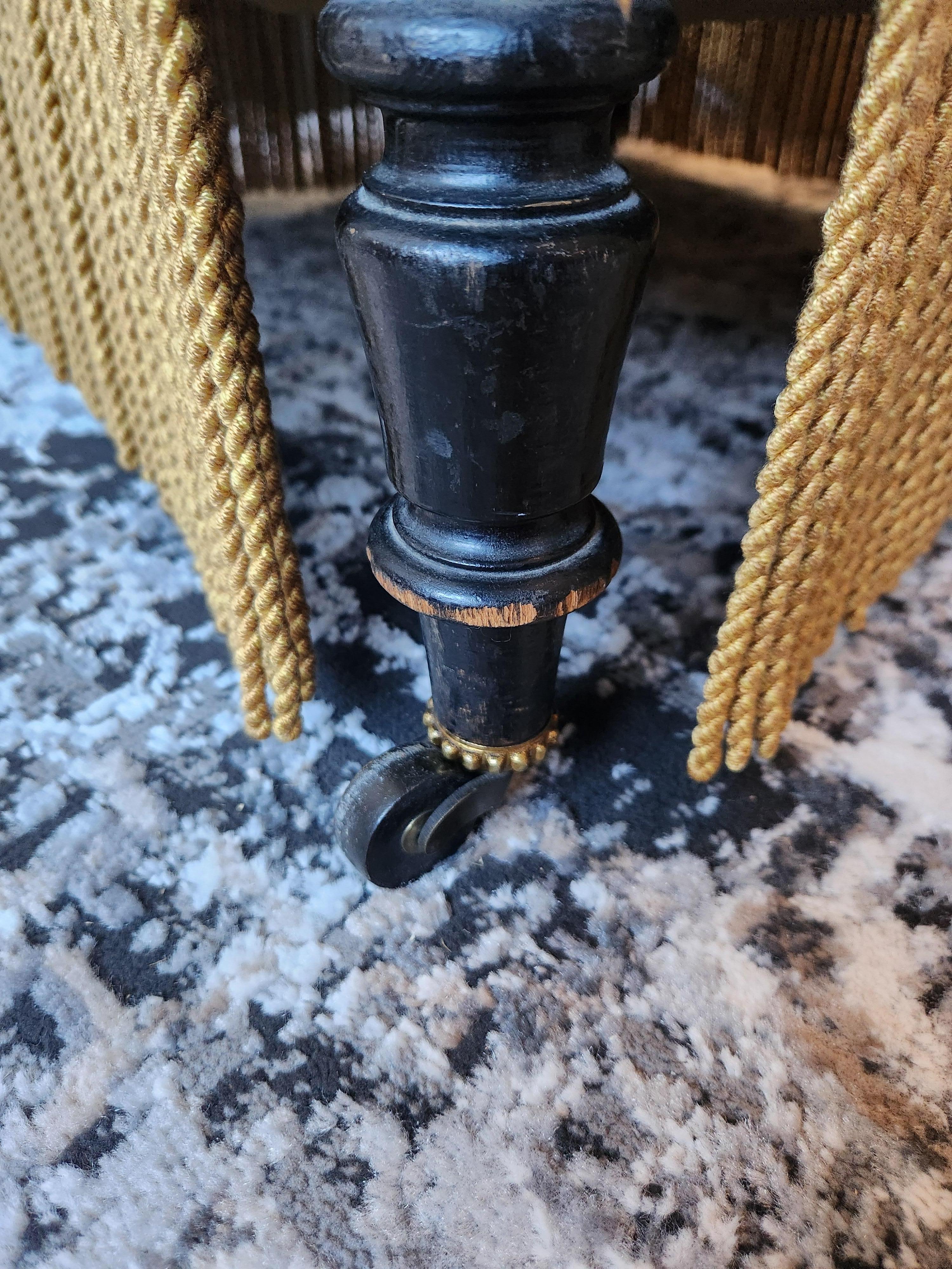 Fauteuil et Ottoman ancien français 19ème Napoléon III en vente 6