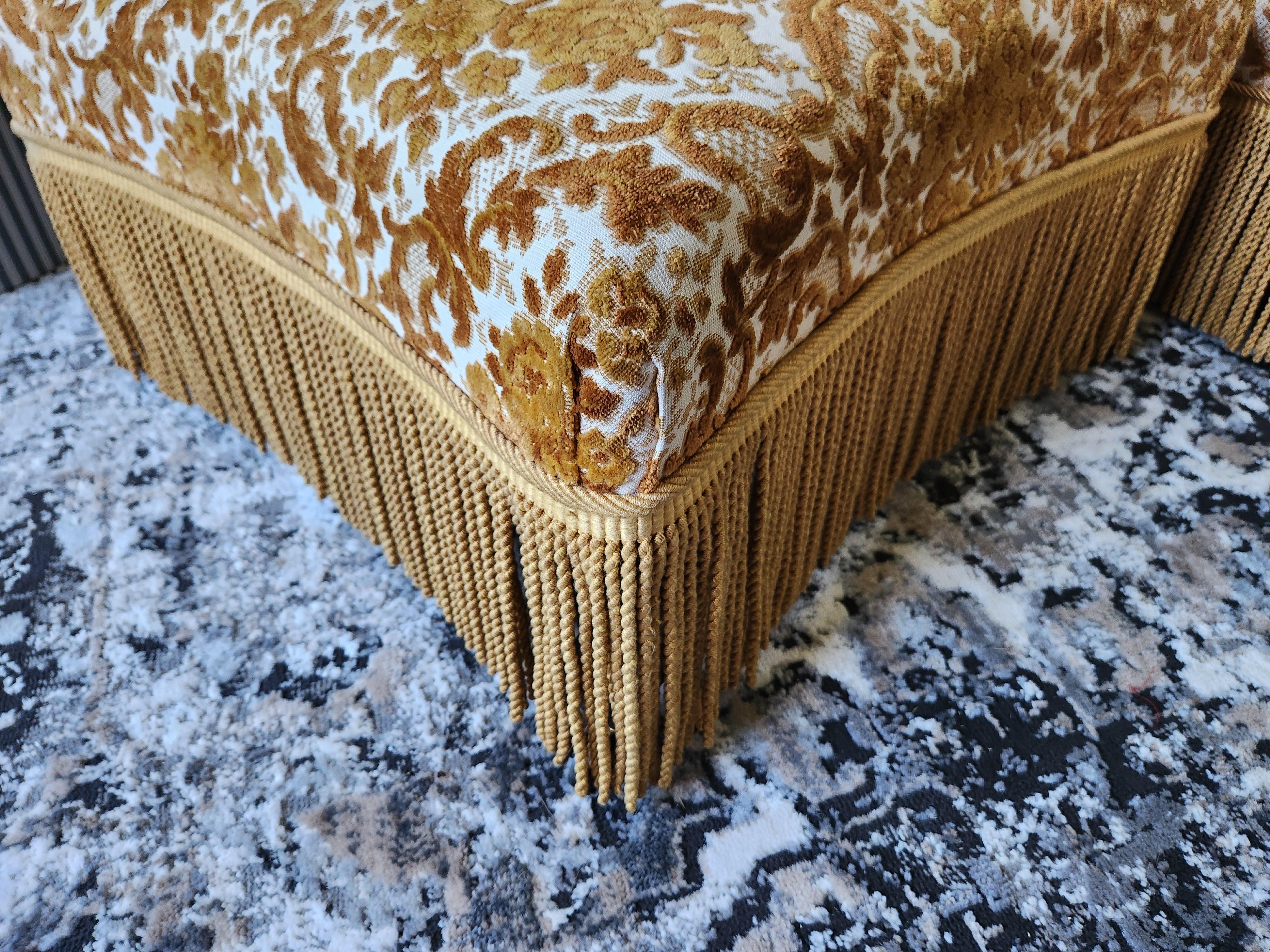 Fauteuil et Ottoman ancien français 19ème Napoléon III en vente 2