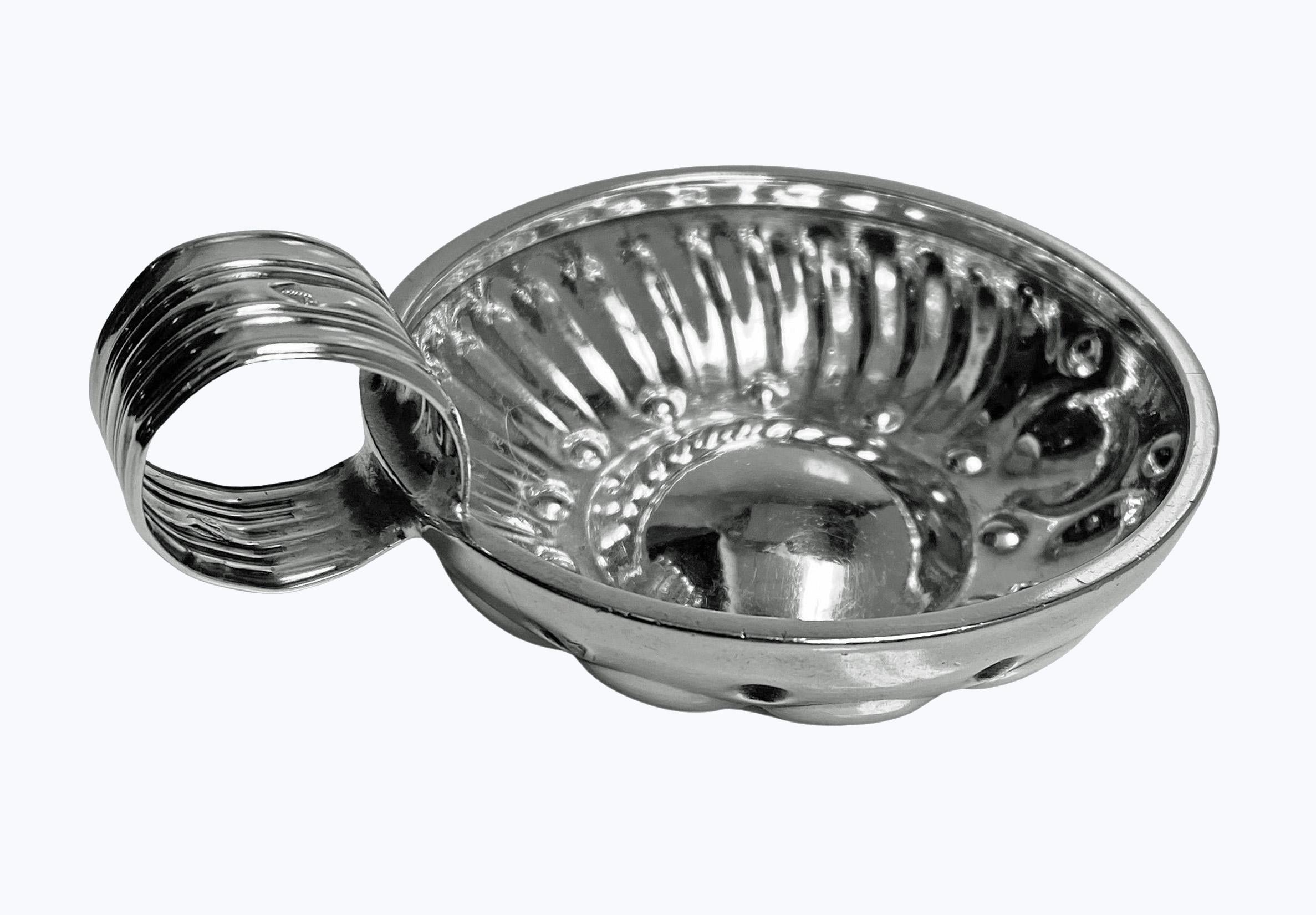 Antique French silver wine taster tastevin circa 1880, CT for Cesar Tonnelier, Minerva head 1st std. The tastevin of usual form, the lower part of bowl with a surround of concave and swirl lobate style decoration, ribbed thumb piece handle. Marked