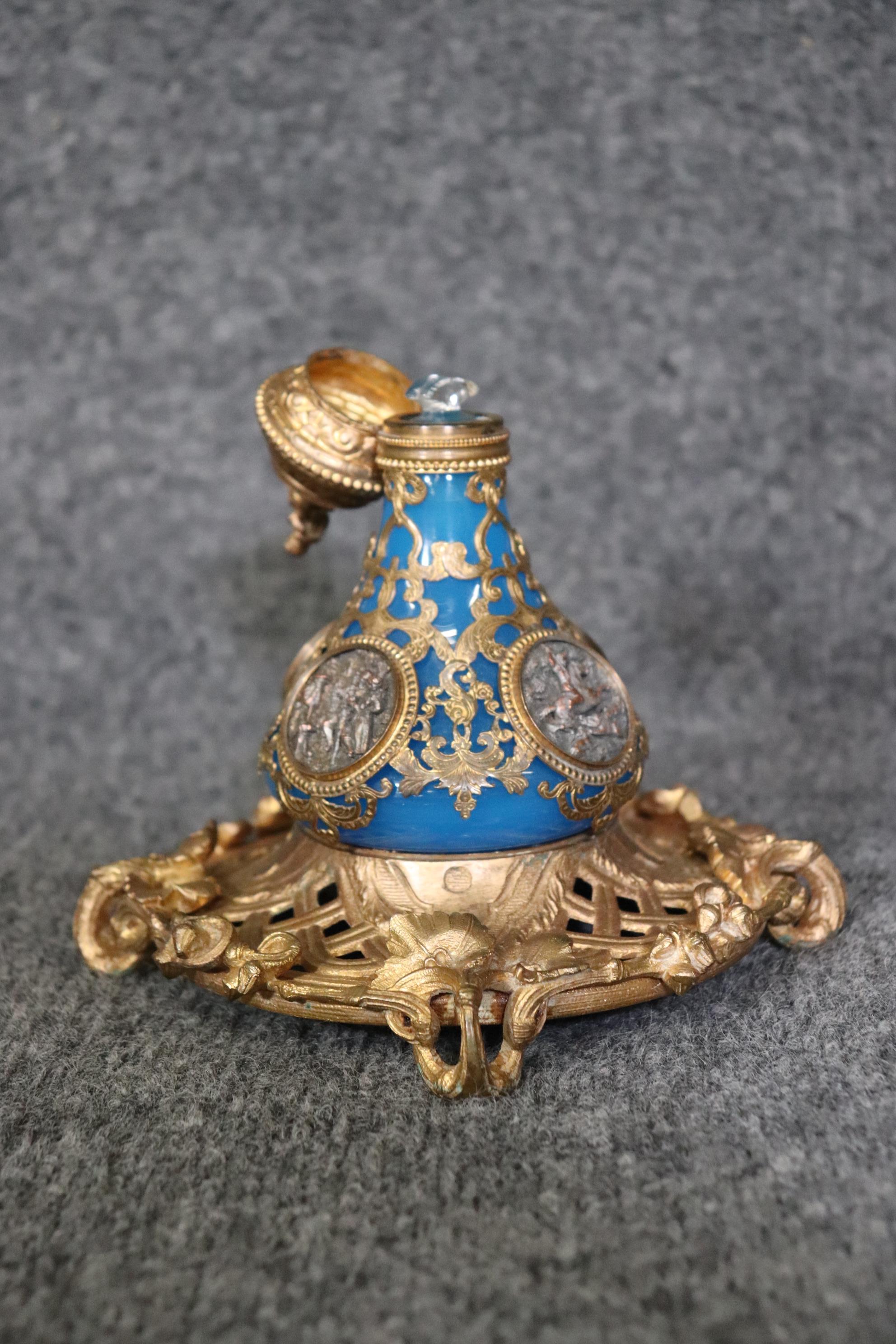 Antike französische 2-teilige Parfümflasche aus blauem Opal und Bronze-Goldbronze (Französisch)