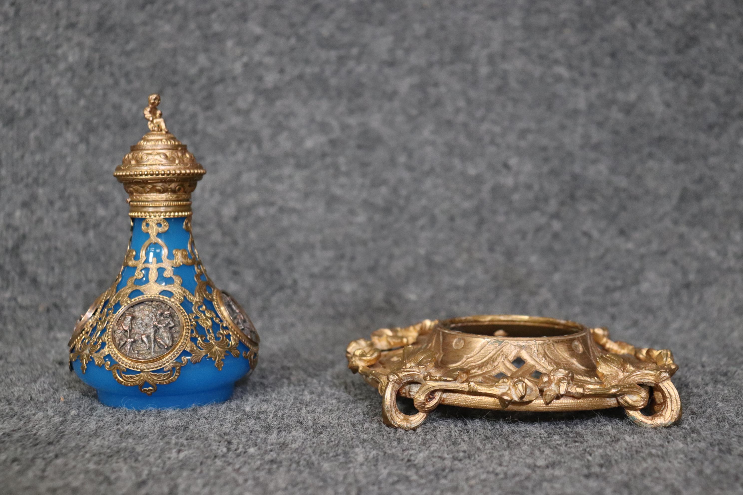 Antike französische 2-teilige Parfümflasche aus blauem Opal und Bronze-Goldbronze (Metallarbeit)