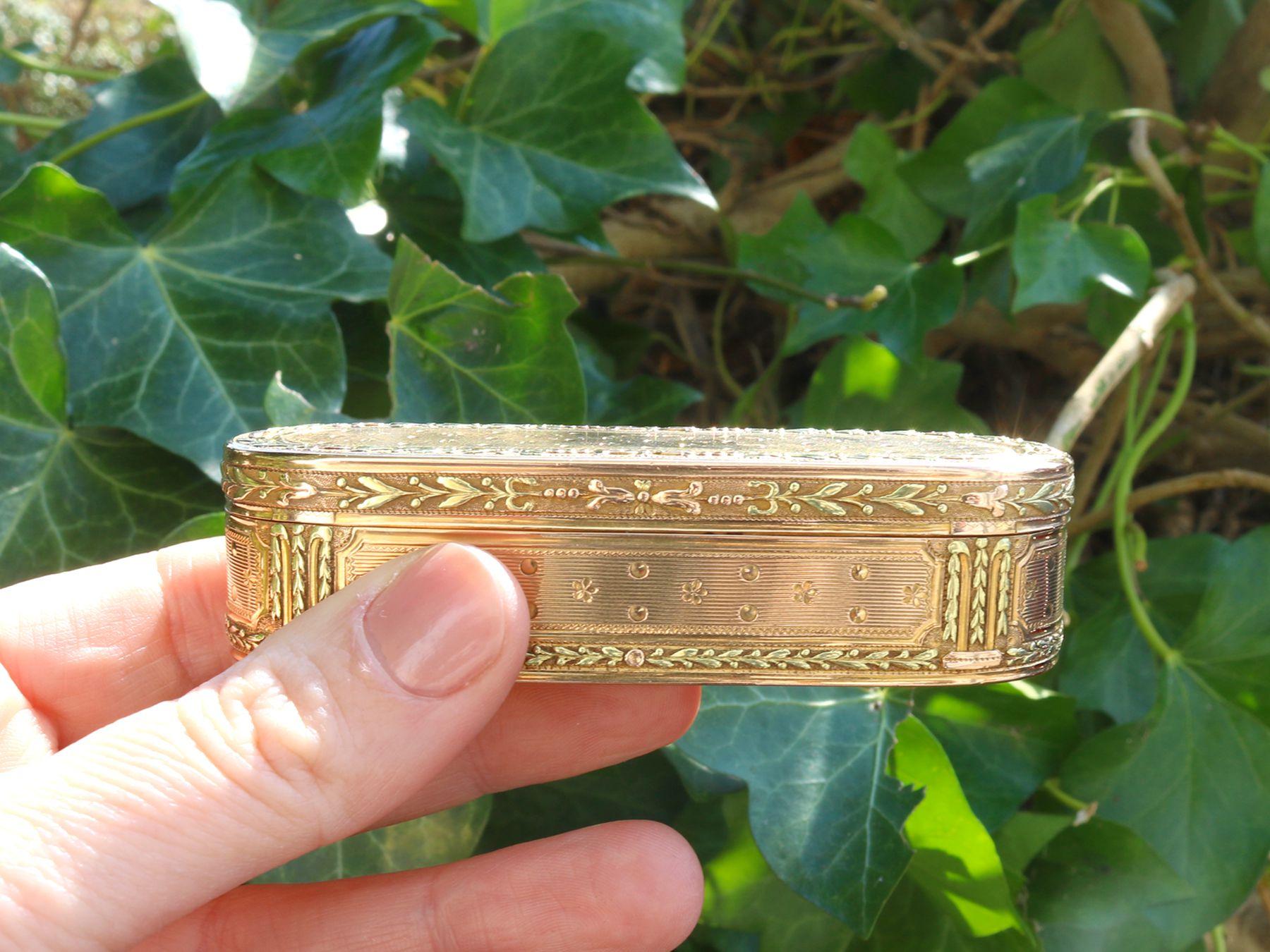An exceptional, fine and impressive antique French 20 karat tri-coloured gold snuff box; an addition to our 19th century collection.

This exceptional antique French 20k yellow gold snuff box has an oval shaped form.

The body of this antique box is