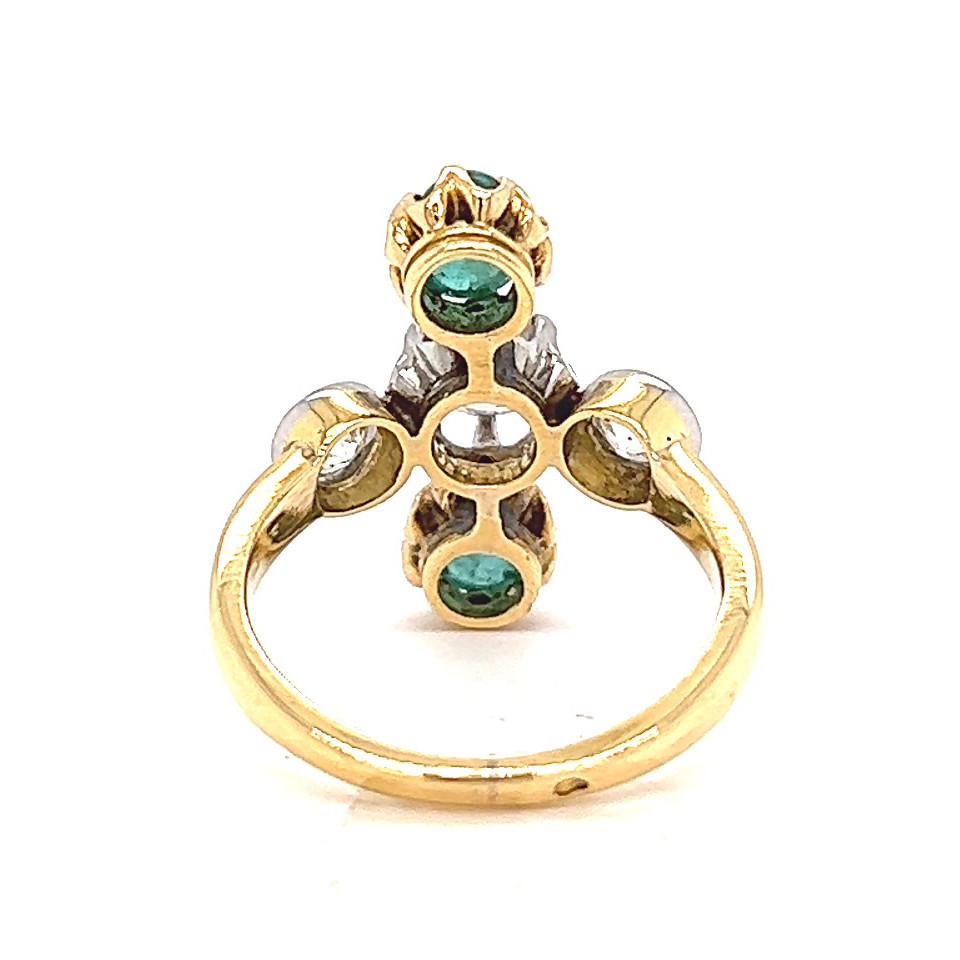 Antique French Old Mine Cut Diamond Emerald 18 Karat Gold Ring For Sale 2