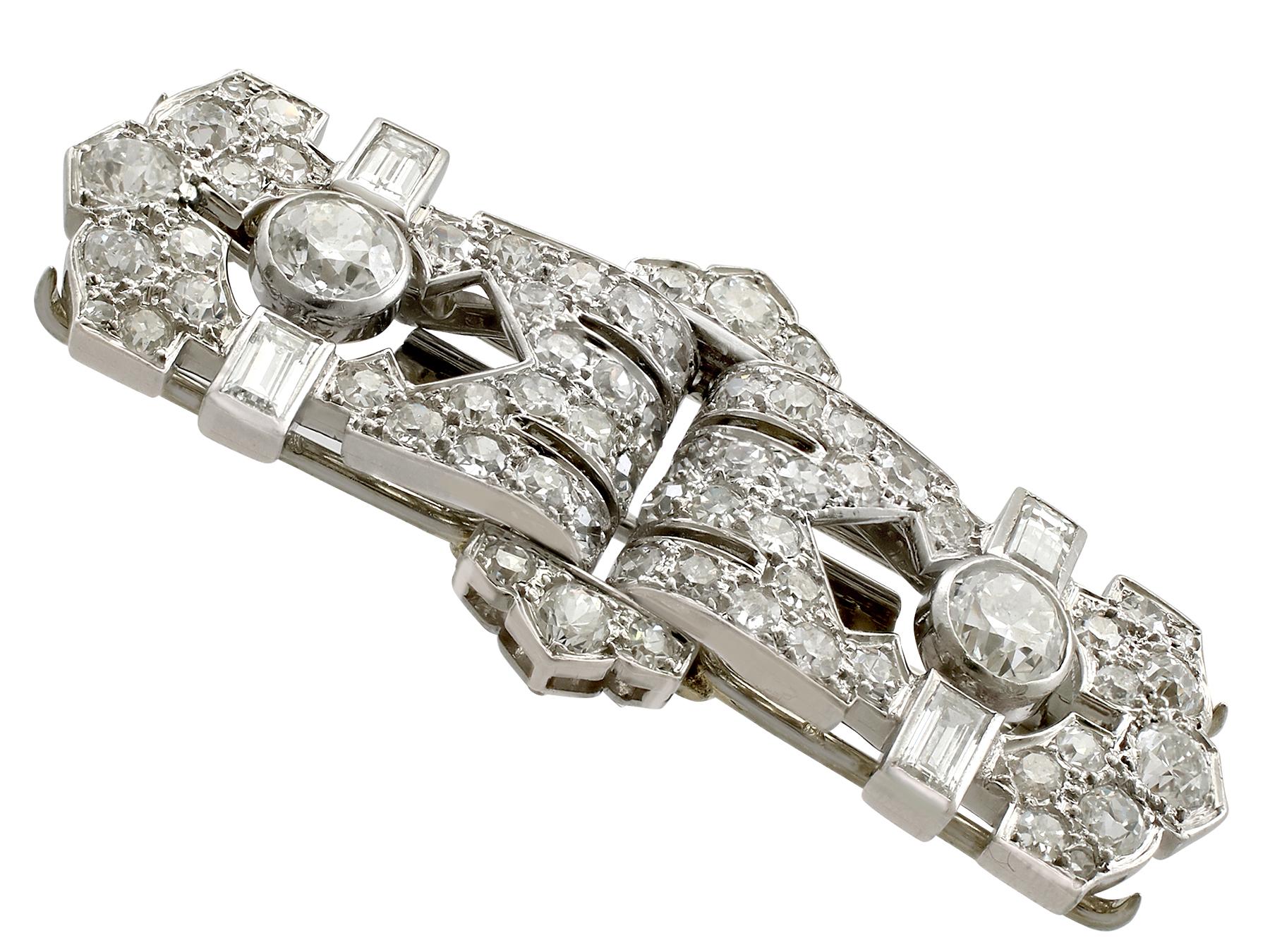 A stunning antique French Art Deco 2.58 carat diamond and platinum, 18 karat and 12 karat white gold duette brooch; part of our diverse antique jewellery and estate jewelry collections.

This stunning, fine and impressive antique diamond brooch has