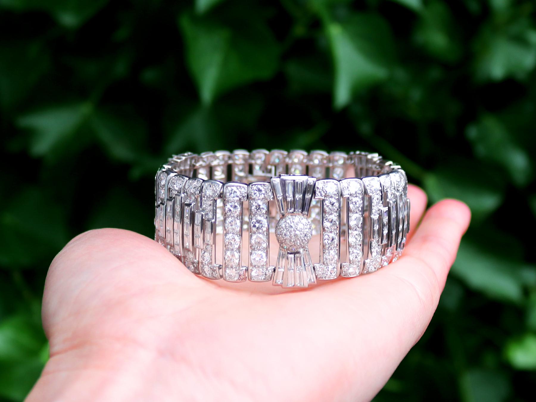 French Art Deco 29.42 Carat Diamond and 18k White Gold Bracelet In Excellent Condition For Sale In Jesmond, Newcastle Upon Tyne