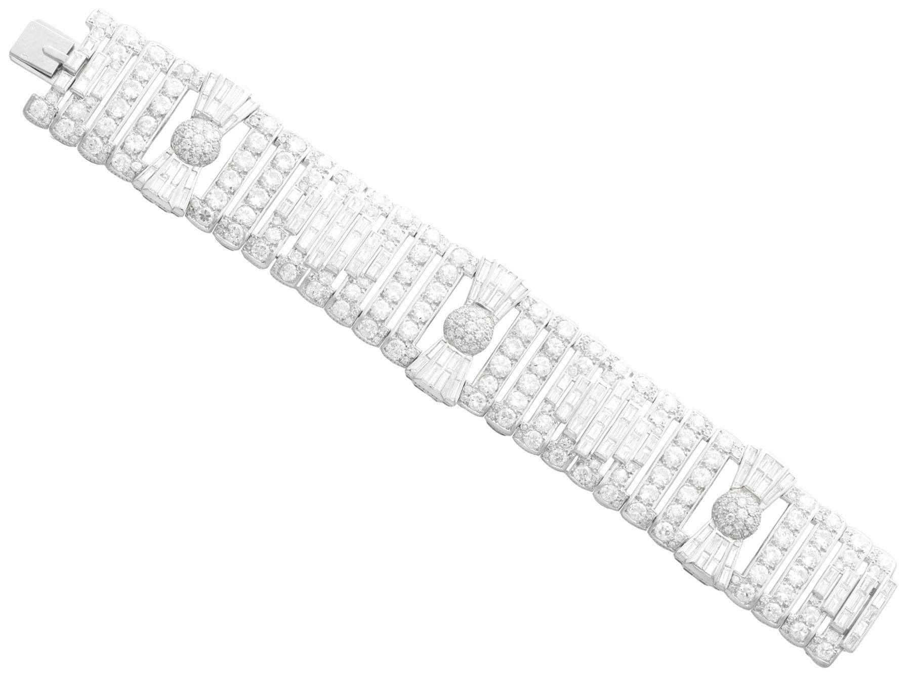 Französisches Art-Deco-Armband mit 29,42 Karat Diamanten und 18 Karat Weißgold im Angebot 1