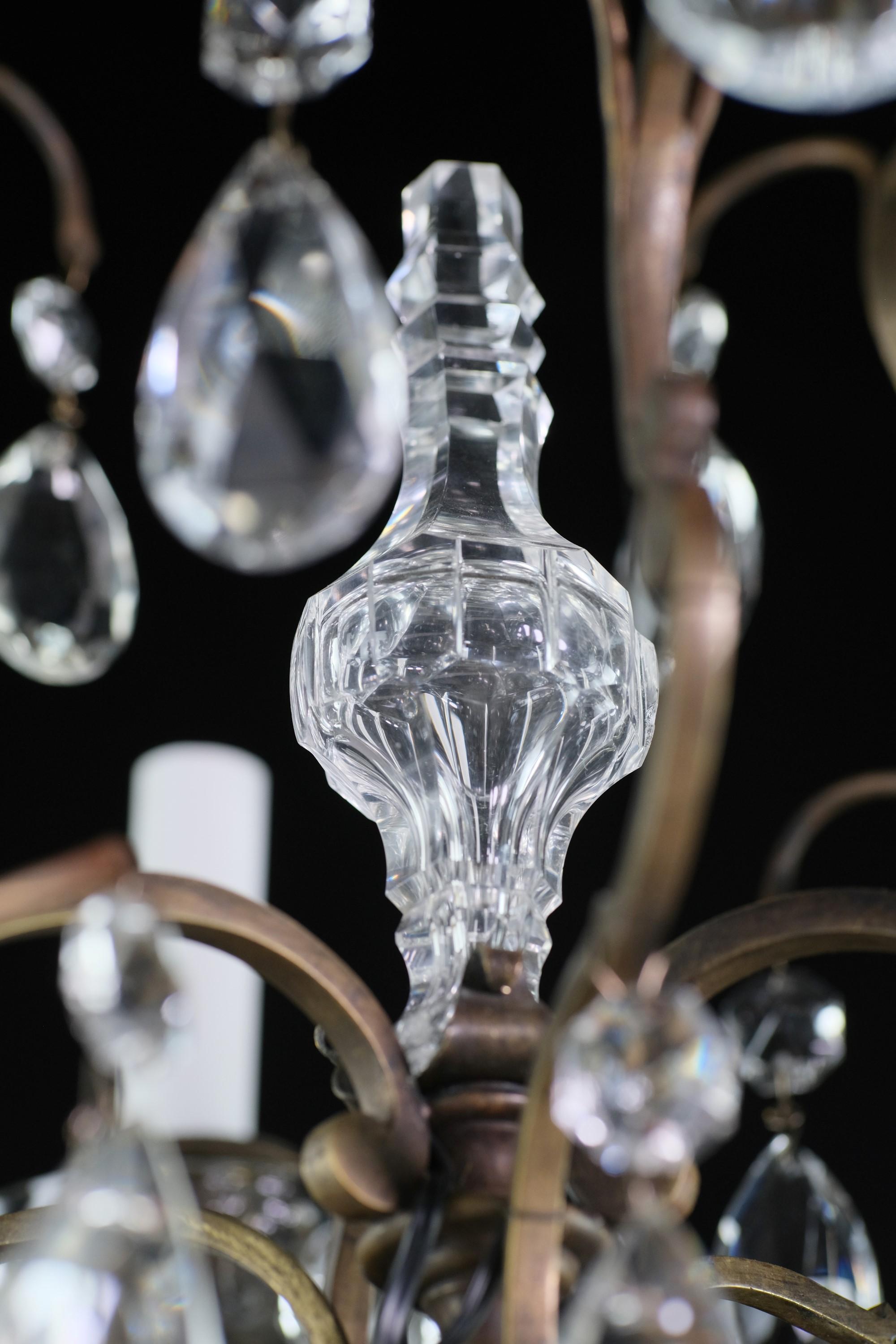 Lustre français à 3 bras en bronze avec bobèches en cristal et cristaux en forme de gouttes d'eau en vente 5