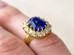 4.81 Carat Ceylon Sapphire and 1.26 Carat Diamond, 18k Yellow Gold Cluster Ring