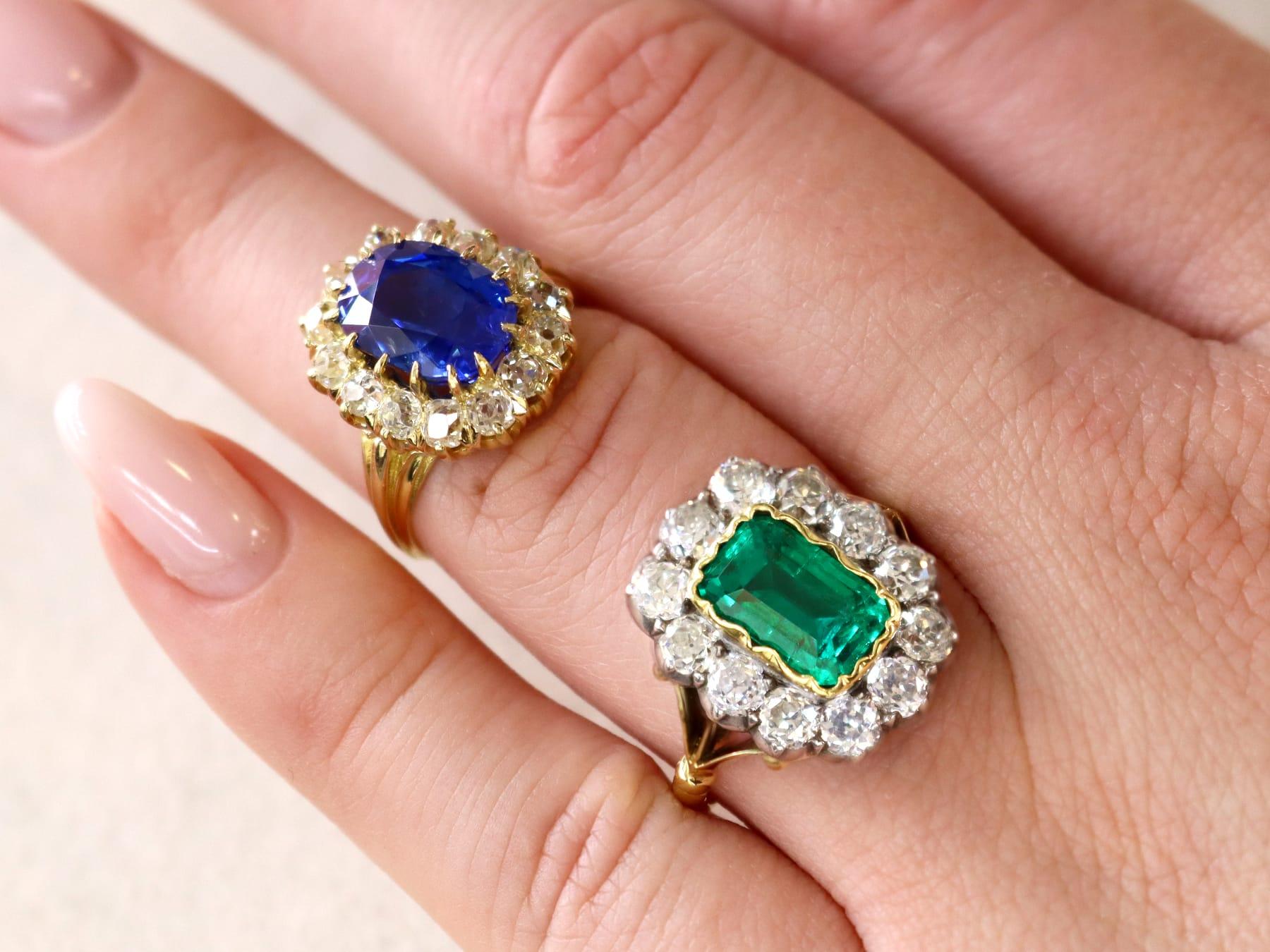 Bague française ancienne en or jaune avec grappe de saphirs de 4,81 carats et diamants de 1,26 carat Excellent état - En vente à Jesmond, Newcastle Upon Tyne