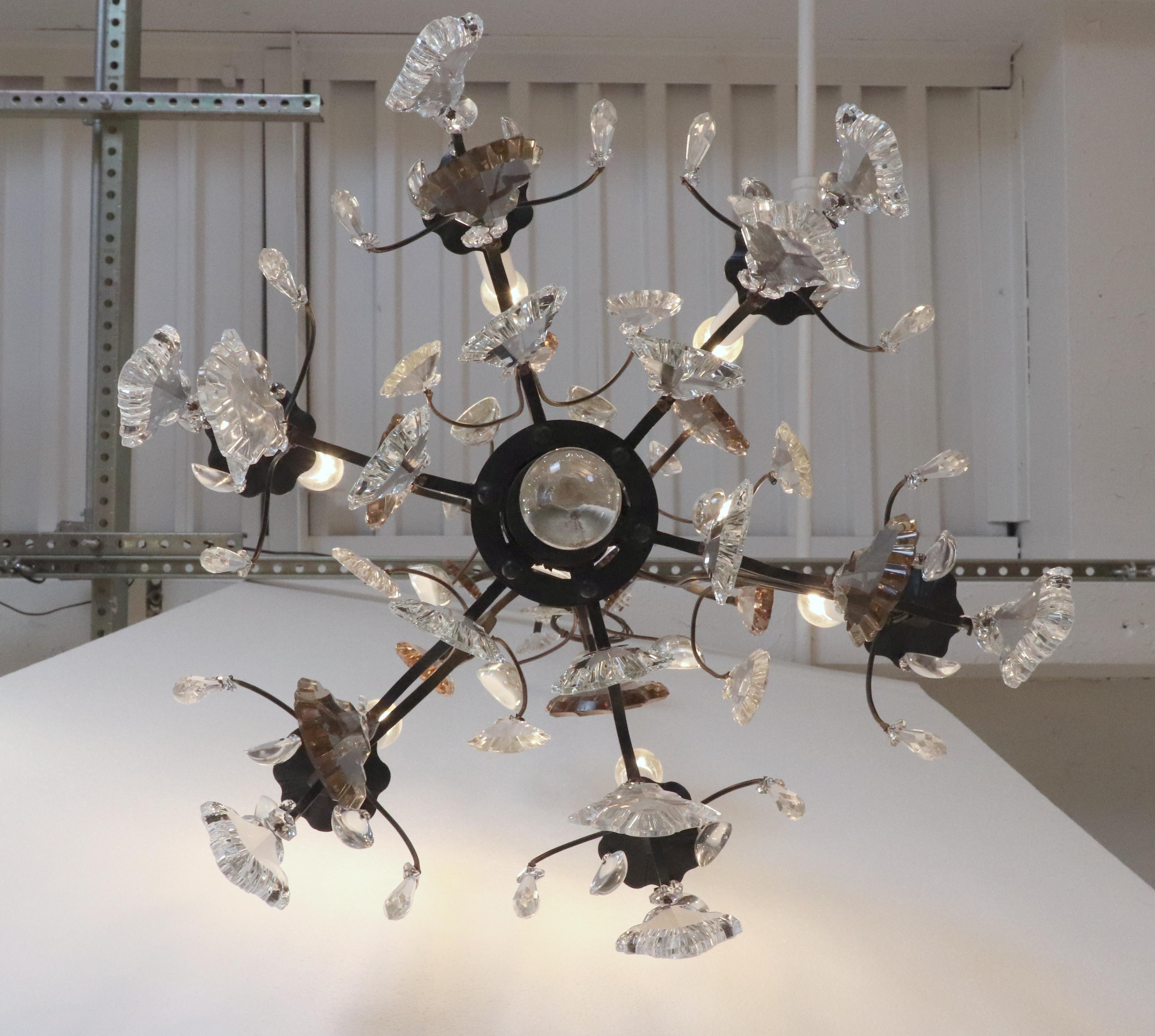 Lustre français ancien à 6 bras en bronze et cristal en vente 6