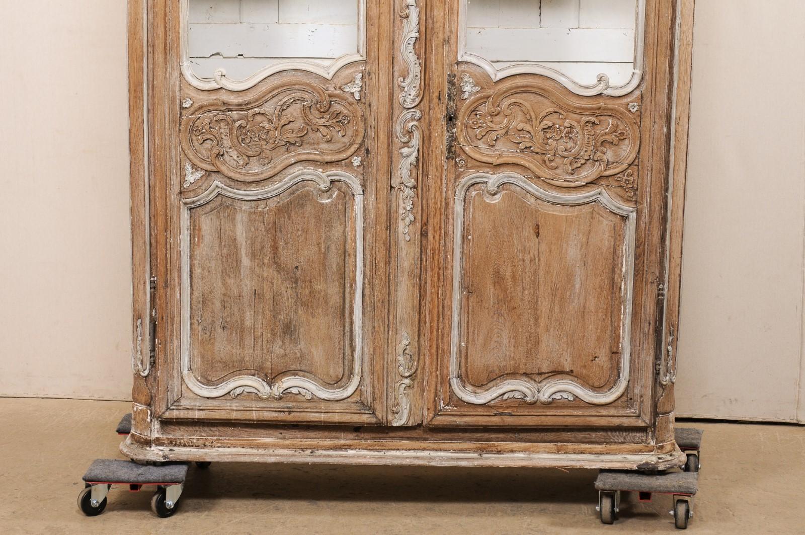Antique French Tall Storage & Display Cabinet w/ Beautiful Foliage Carvings In Good Condition In Atlanta, GA