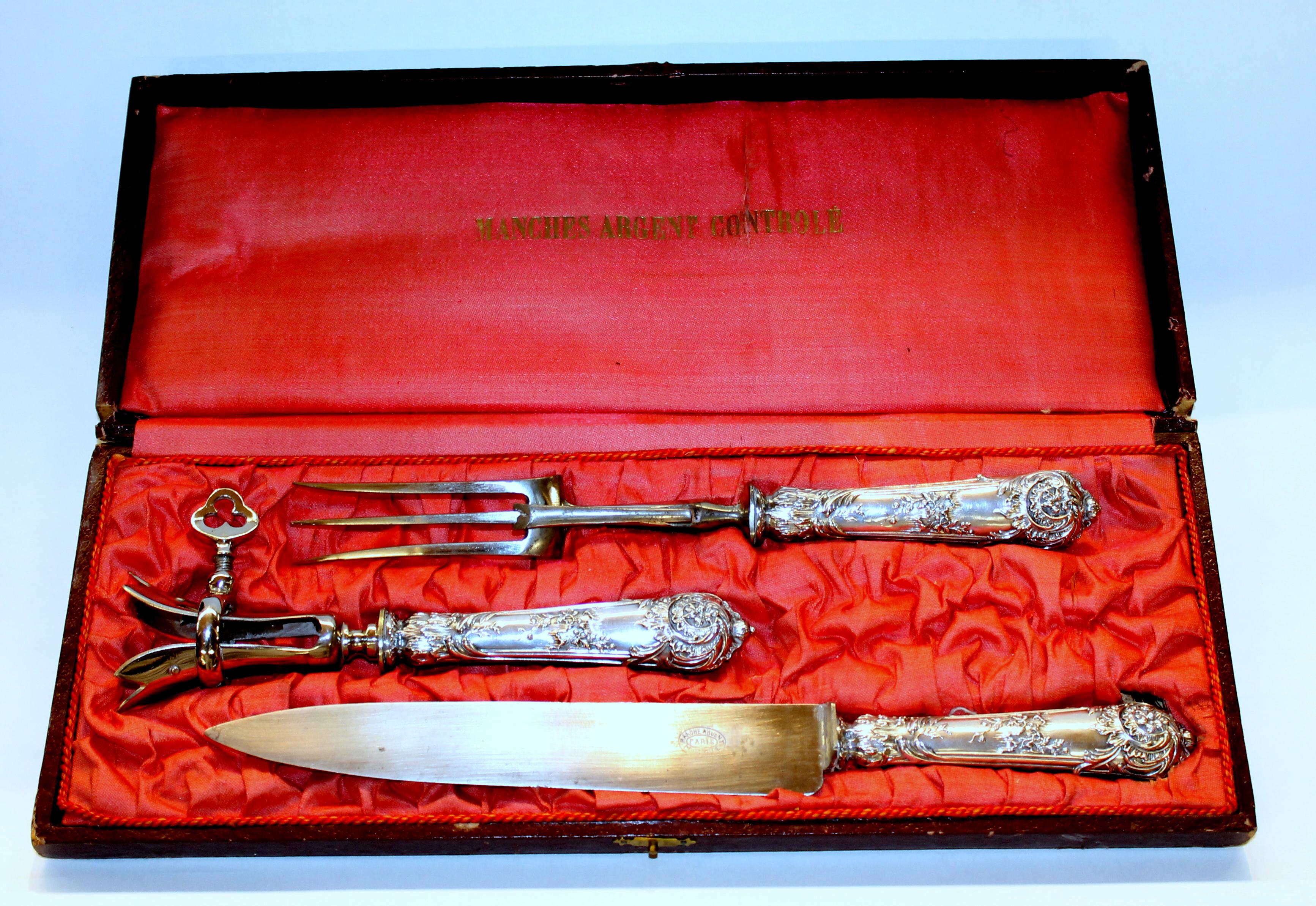 Fabulous antique French .950 fine silver handled Rococo style three-piece carving set with Gigot (bone holder)

Maker's Marks: Manches Argent Controle
-Paris- and the 