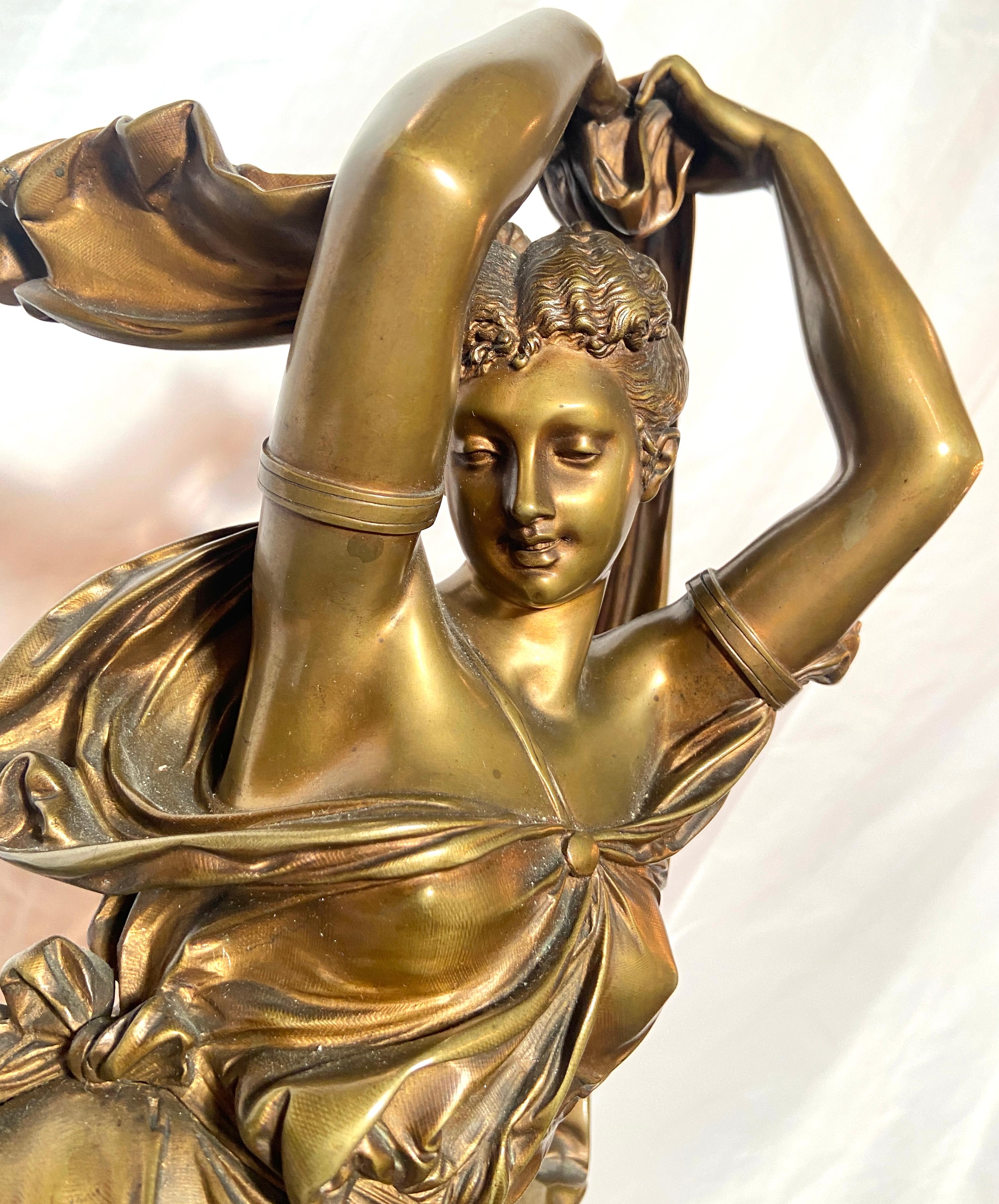 Ancienne statue néoclassique française « A. Carrier » en bronze patiné et or, vers 1890 Bon état - En vente à New Orleans, LA