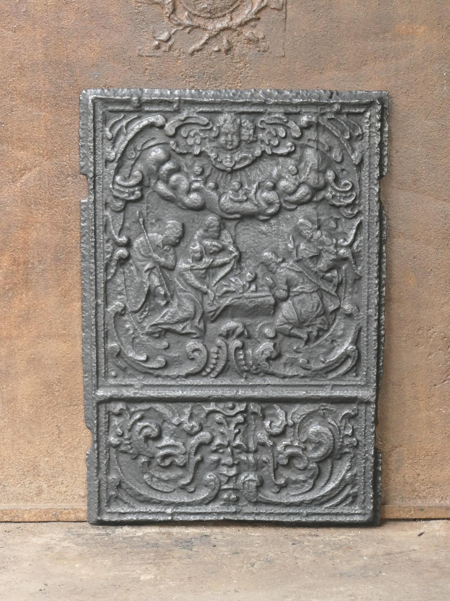 Französische Kaminplatte aus dem 18. Jahrhundert im Stil Ludwigs XV. mit den drei Weisen in Anbetung des Jesuskindes.

Die Feuerrückwand ist aus Gusseisen und hat eine schwarze / zinnfarbene Patina. Es ist in einem guten Zustand und hat keine Risse.