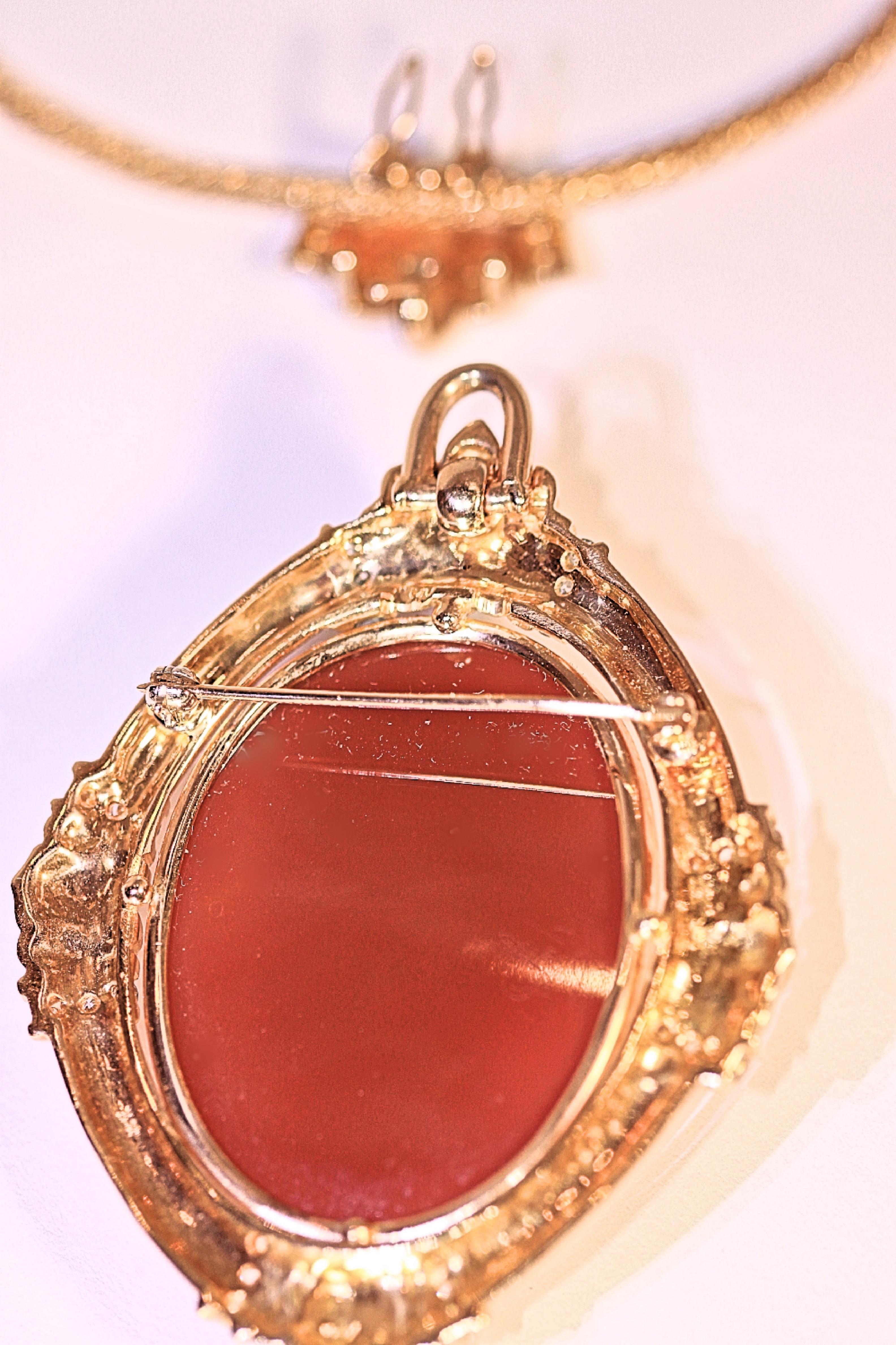 Antique French Agate Cameo Contemporary Diamond Mounting Brooch Necklace Pendant For Sale 4