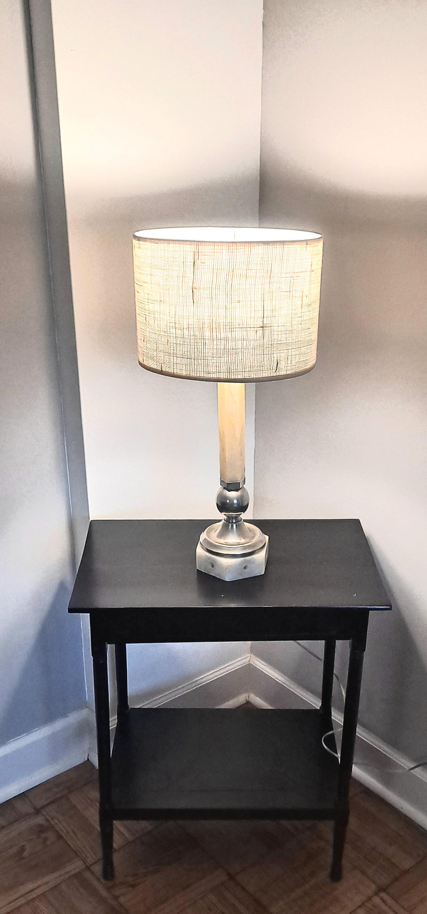 Art déco Lampe de table Art Déco en albâtre français en vente