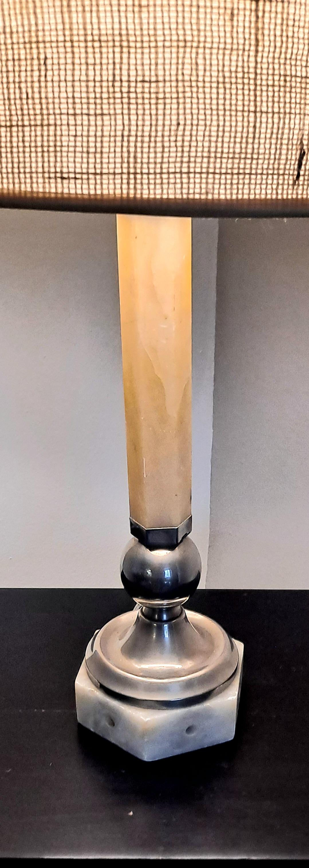 Lampe de table Art Déco en albâtre français en vente 1