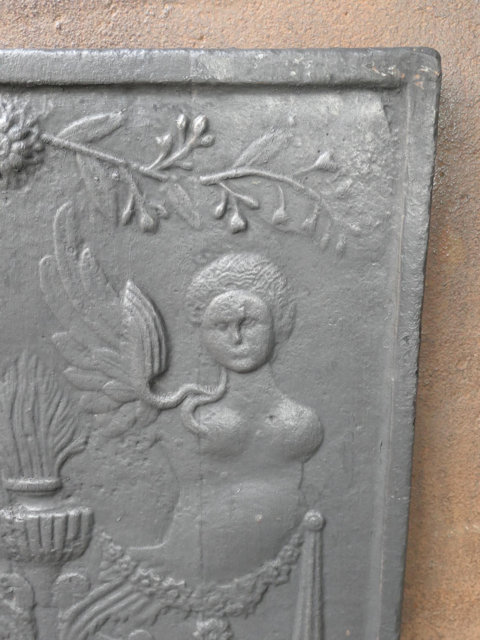 Antique French 'Alegoría del Amor' Chimenea / Repisa, Siglo XVIII-XIX Hierro en venta