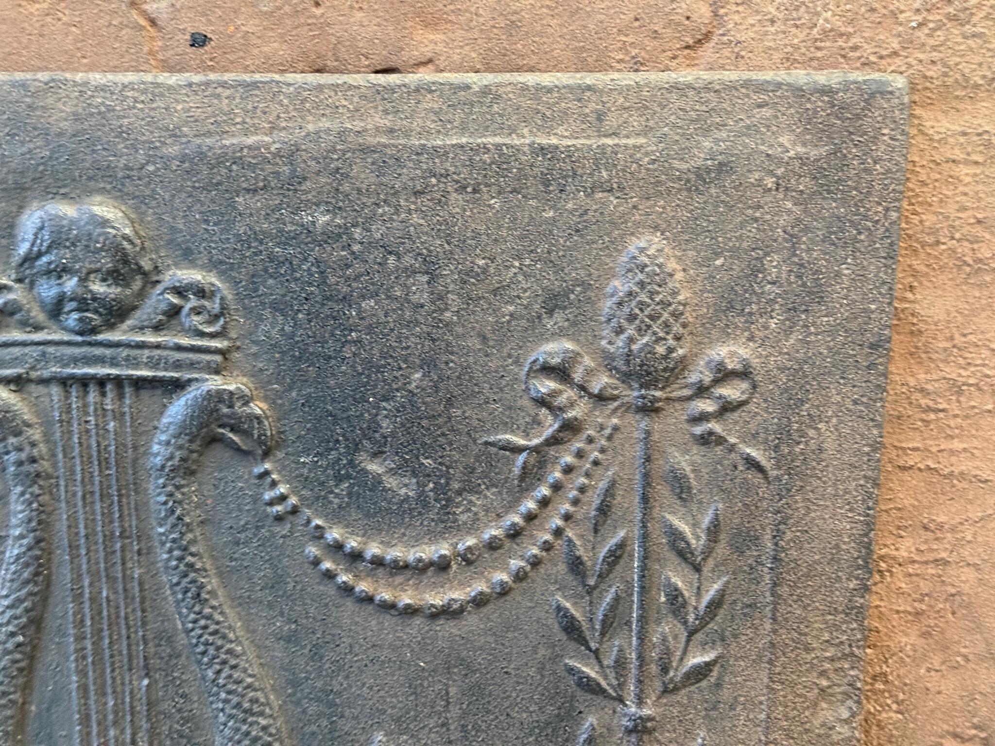 Antique French 'Allegoria della musica', parafuoco, inizio XIX secolo In condizioni buone in vendita a Amerongen, Amerongen