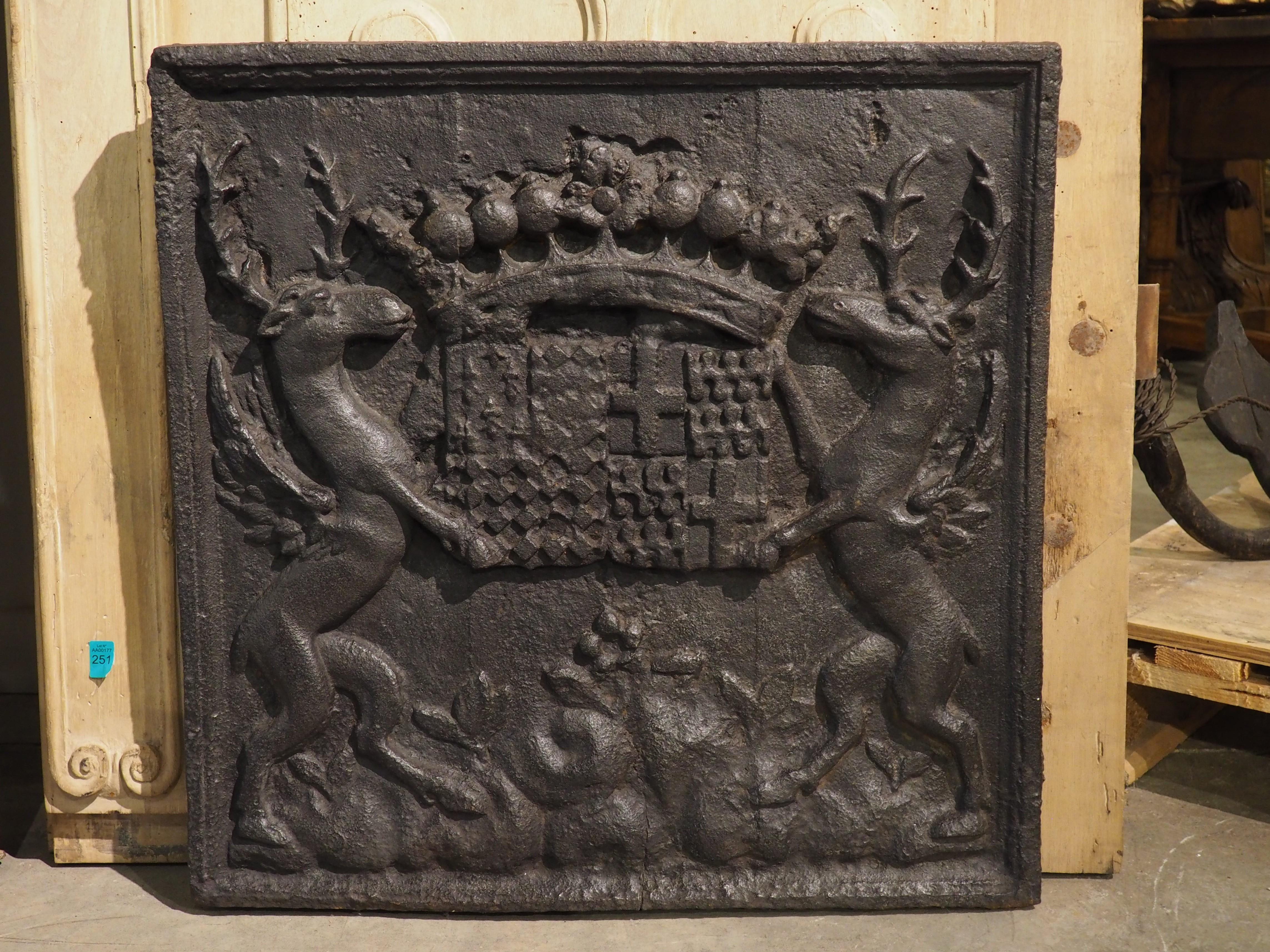 Antique French Alliance Coat of Arms Fireback with Rampant Stags, Circa 1690 For Sale 7