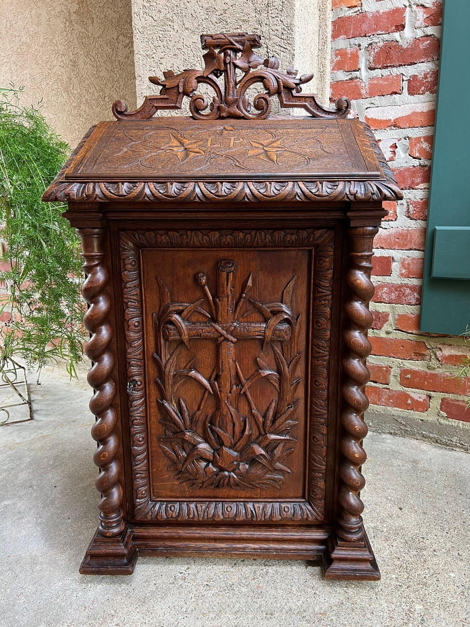 Stile provenzale Antique French Altar Lecturn Gothic Bible Box Podium Sacristy Cabinet Carved Oak in vendita