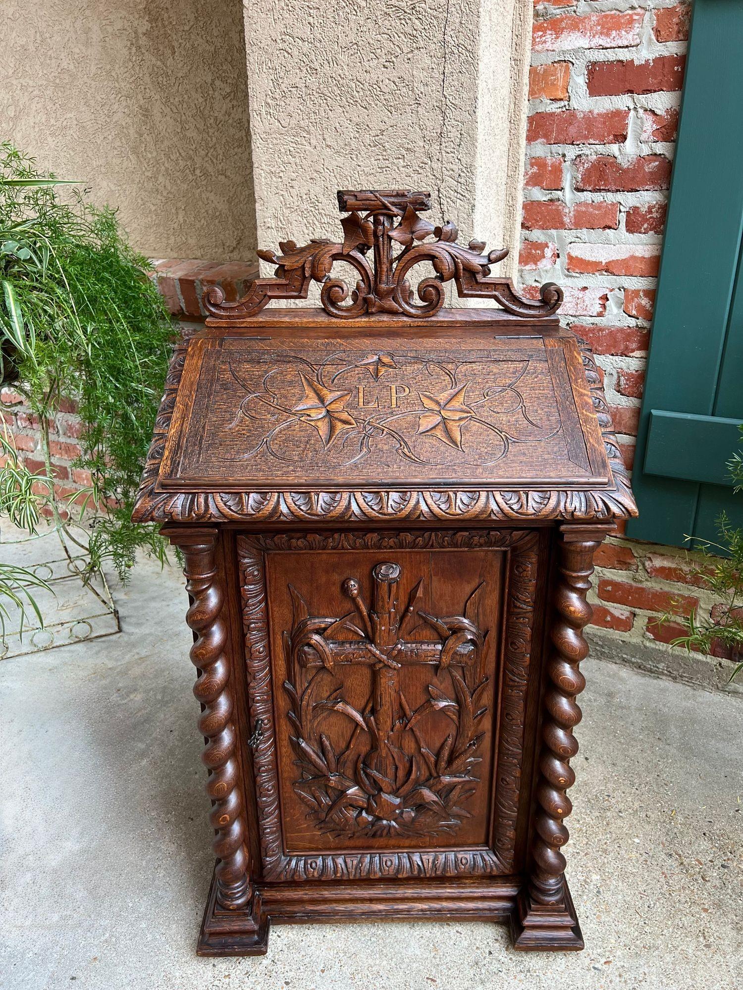 Fine XIX secolo Antique French Altar Lecturn Gothic Bible Box Podium Sacristy Cabinet Carved Oak in vendita