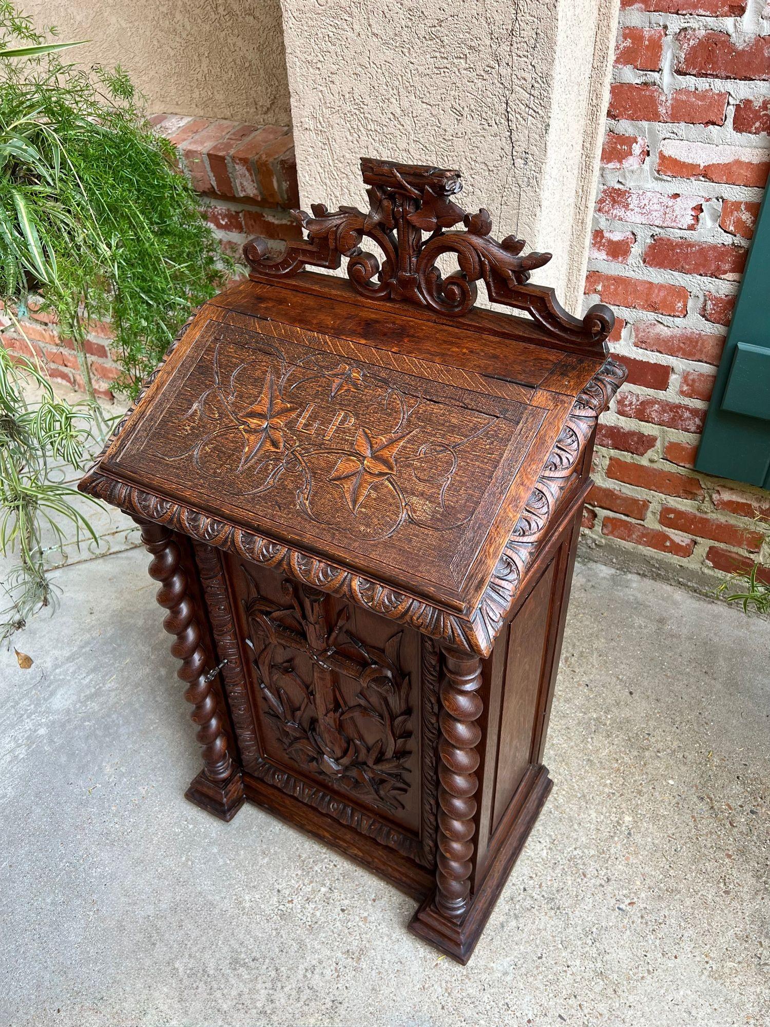 Quercia Antique French Altar Lecturn Gothic Bible Box Podium Sacristy Cabinet Carved Oak in vendita