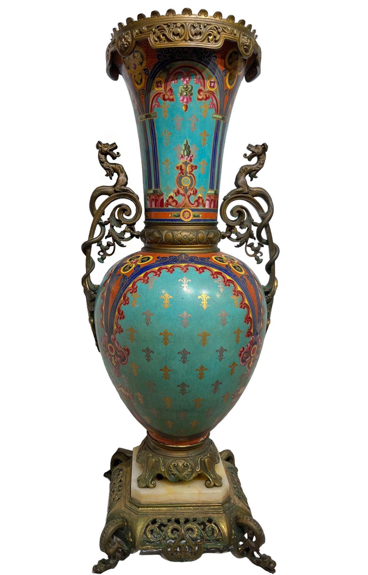 Antike französische und architektonische Vase aus Porzellan und Porzellan im Chinoiserie-Stil im Zustand „Gut“ im Angebot in New York, NY