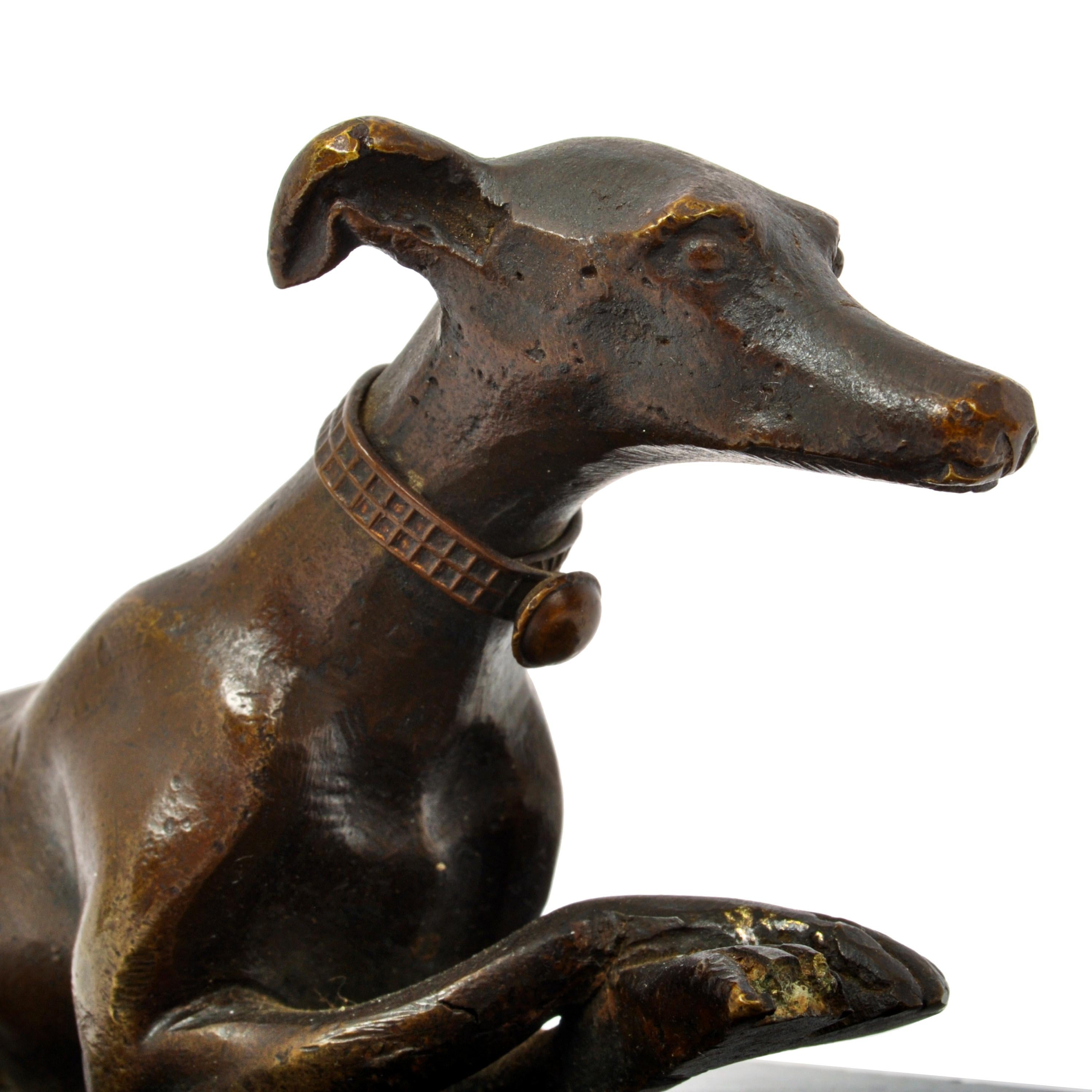 Antike französische Tierleder-Bronze-Marmor-Schreibtisch-Briefbeschwerer mit Windhund-Skulptur, 1900 im Angebot 1