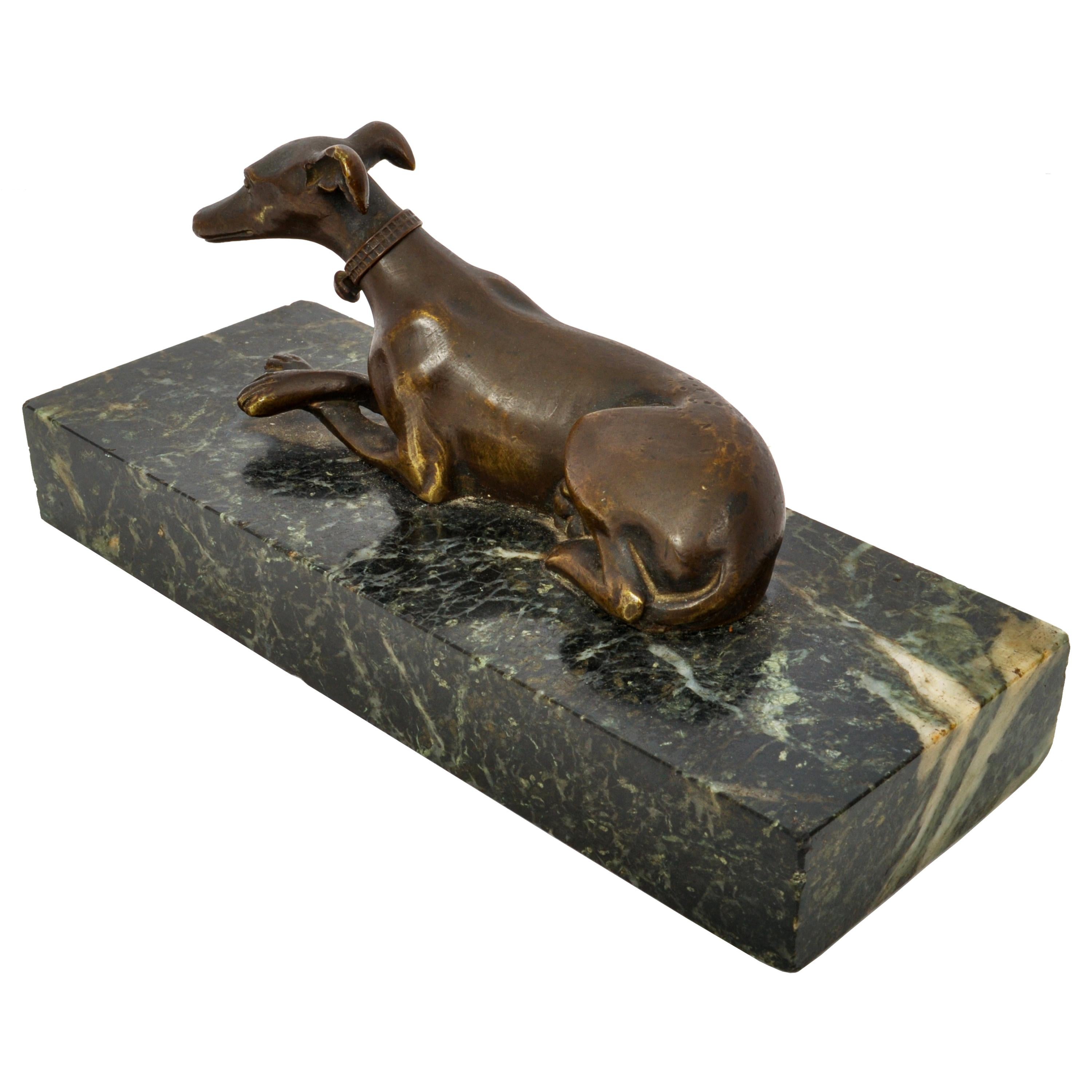 Antike französische Tierleder-Bronze-Marmor-Schreibtisch-Briefbeschwerer mit Windhund-Skulptur, 1900 (Art nouveau) im Angebot