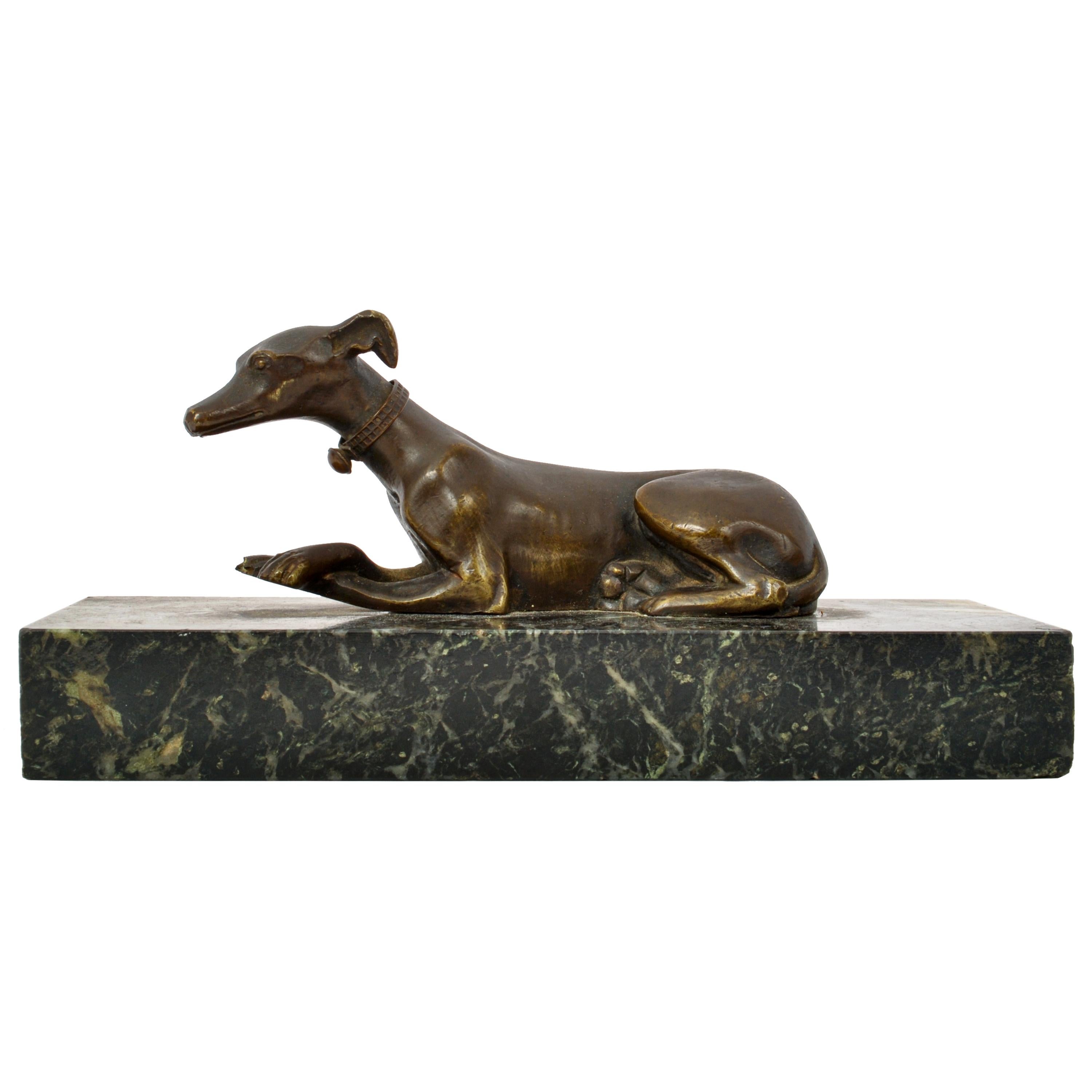 Antike französische Tierleder-Bronze-Marmor-Schreibtisch-Briefbeschwerer mit Windhund-Skulptur, 1900 (Französisch) im Angebot
