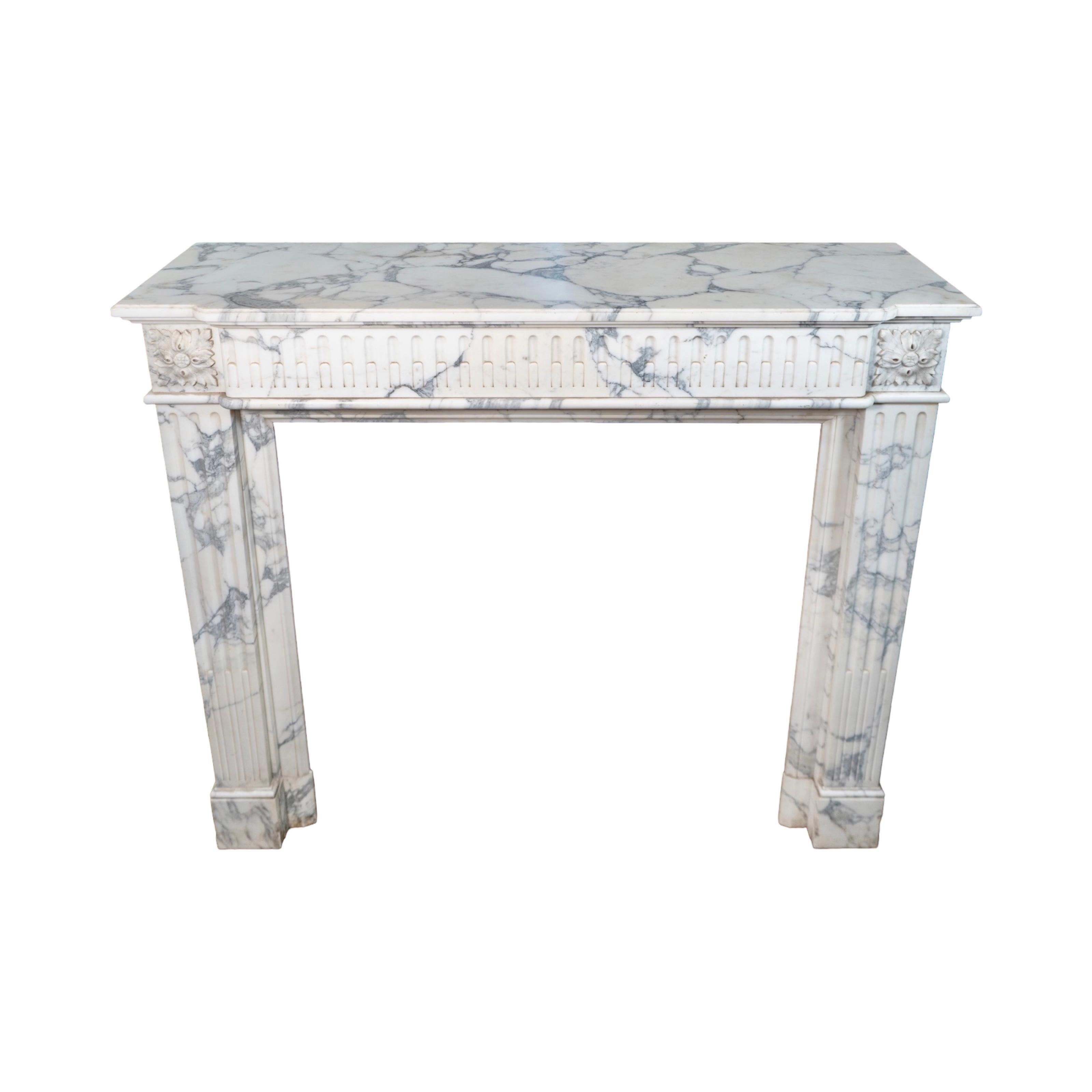 Antique French Arabescato Marble Mantel In Good Condition For Sale In Dallas, TX