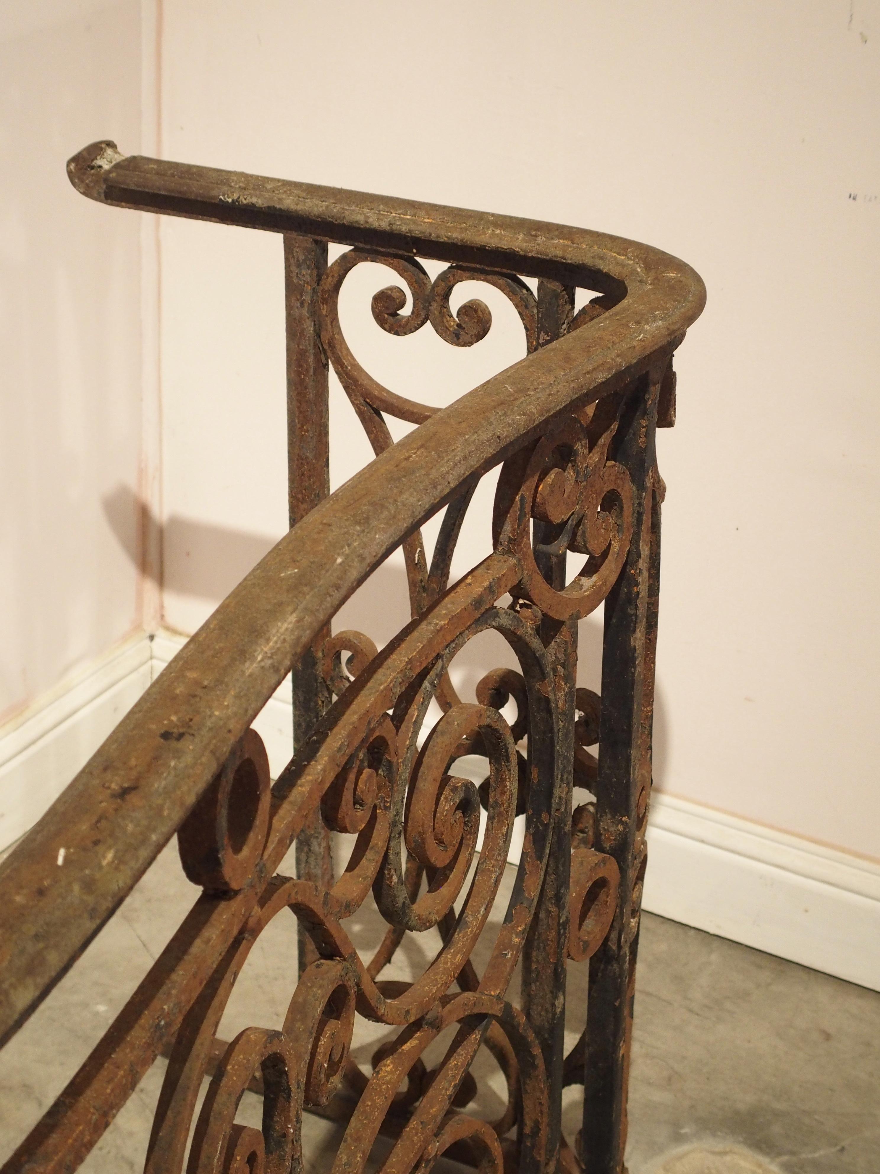 Fer forgé Garde-corps de balcon français ancien en forme d'arbalète en fer forgé, XIXe siècle