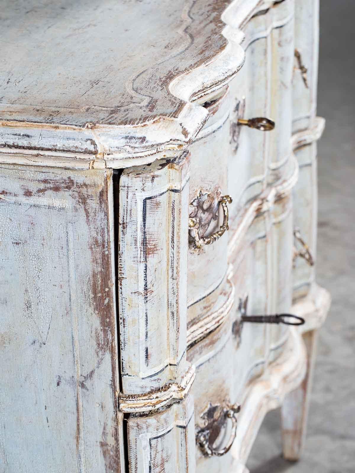 Antique French Arbalette Front Painted Chest Two Drawers, circa 1770 In Excellent Condition For Sale In Houston, TX