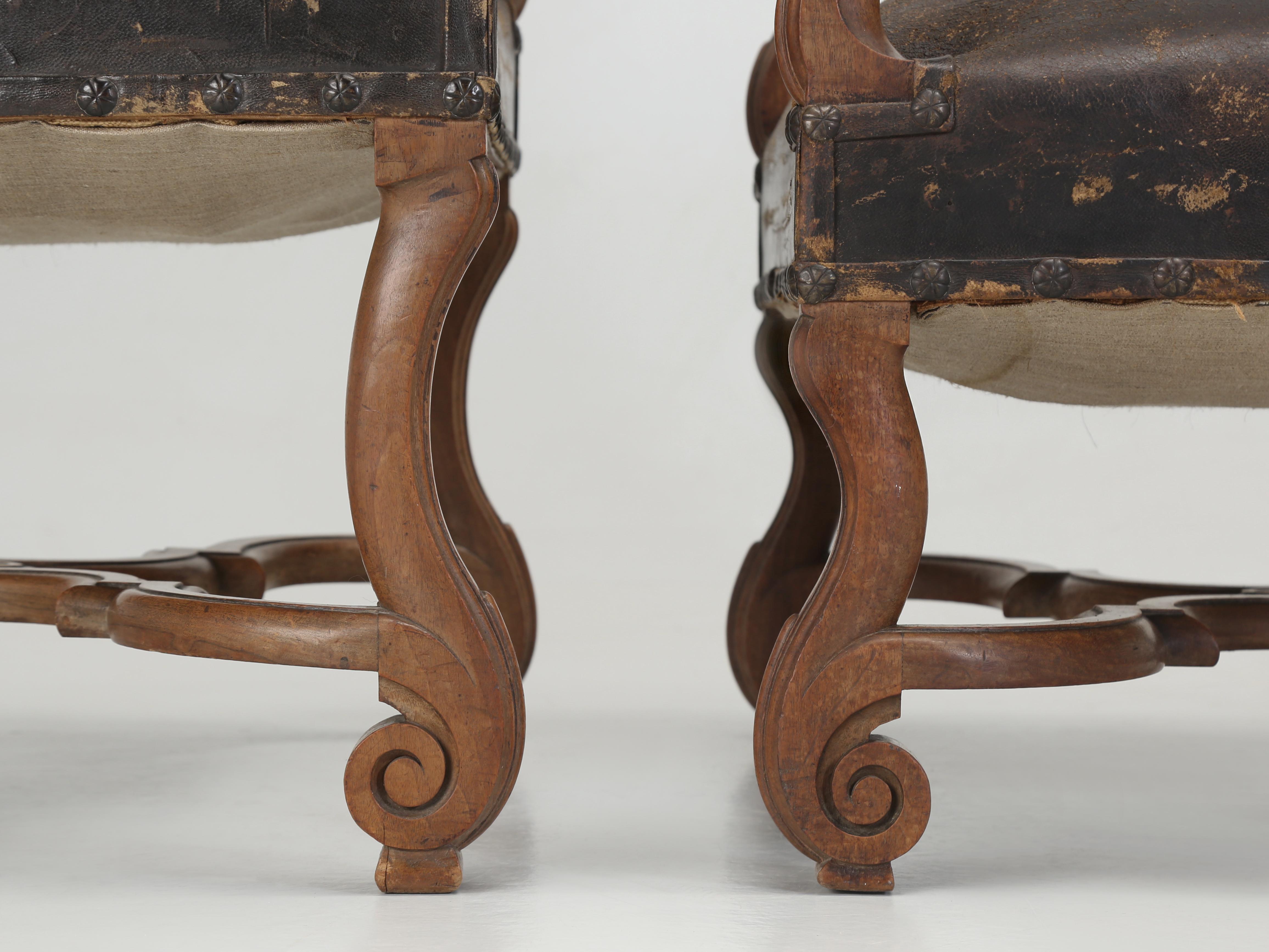 Antique French Armchairs in Figured Walnut, His and Her Pair in Original Leather For Sale 10