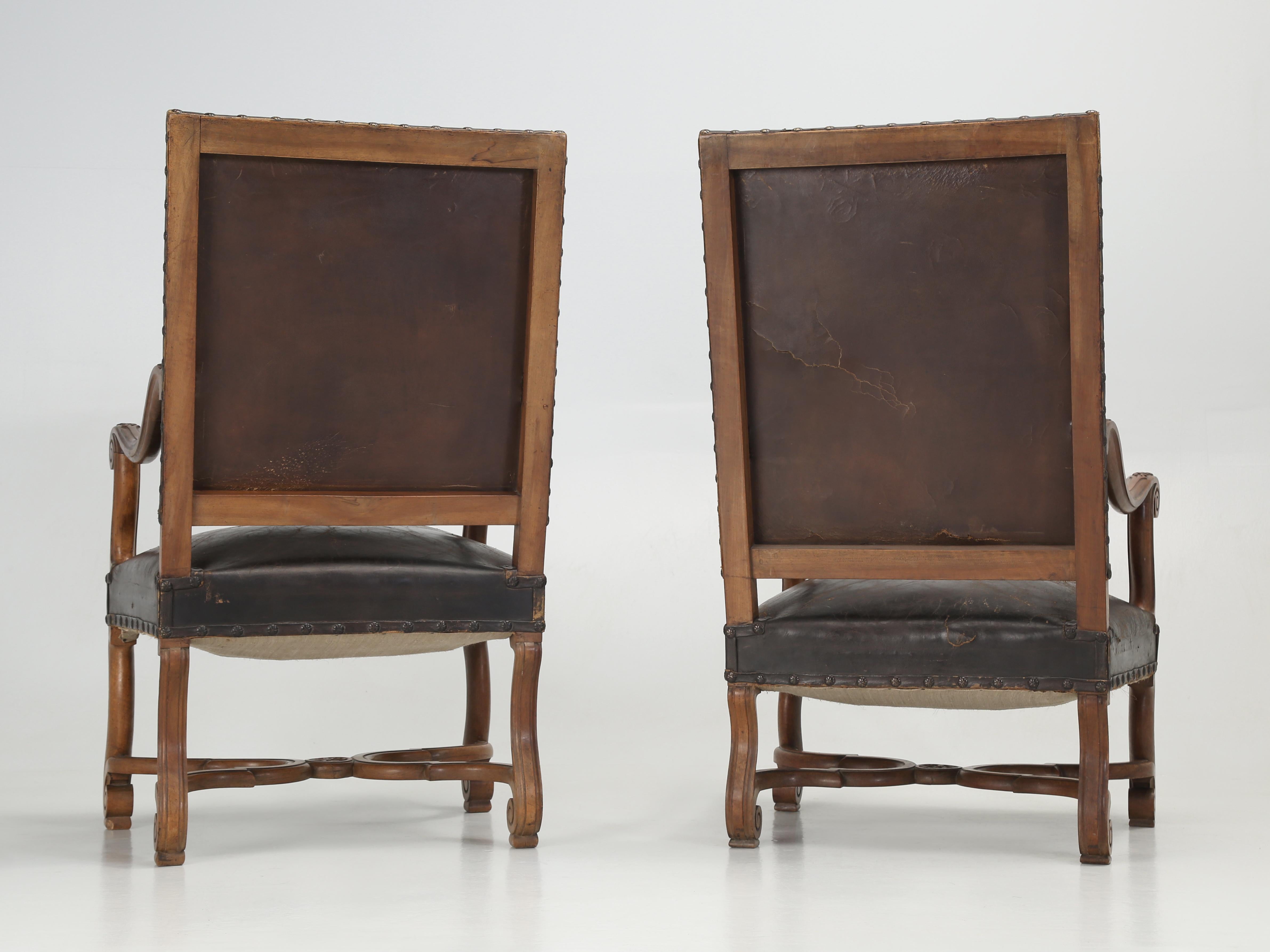 Antique French Armchairs in Figured Walnut, His and Her Pair in Original Leather For Sale 12
